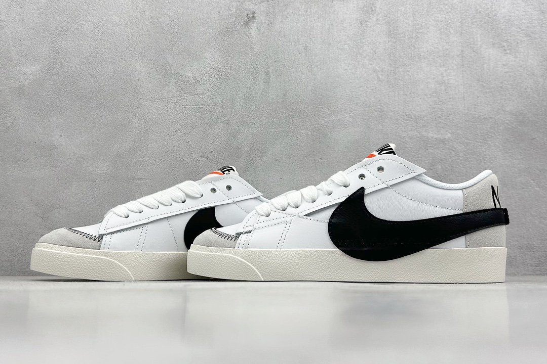 本地130💰 放店私
NK Blazer Low 77 JUMBO
复古经典开拓者 公司级版本
颇具辨识度的Nike Blazer Mid配色，将于今年回归登场，Swoosh配色填充，鞋款简约大气经典再现！

货号：DQ1470-101
编码：25