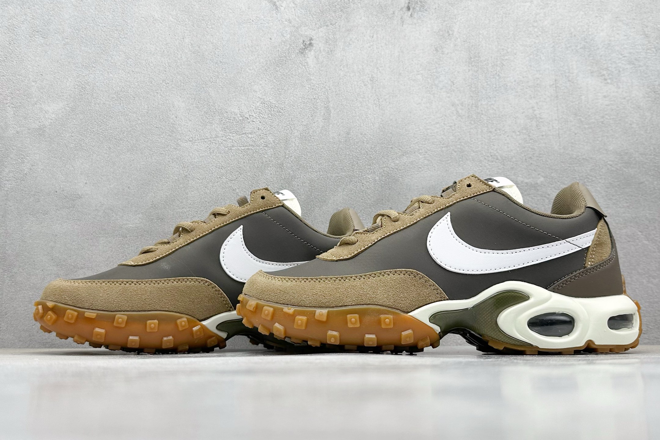 Nike Air Max Waffle SP Retro Cushioned Sneakers - FV6946 6 i1746596147310 7665 0 4