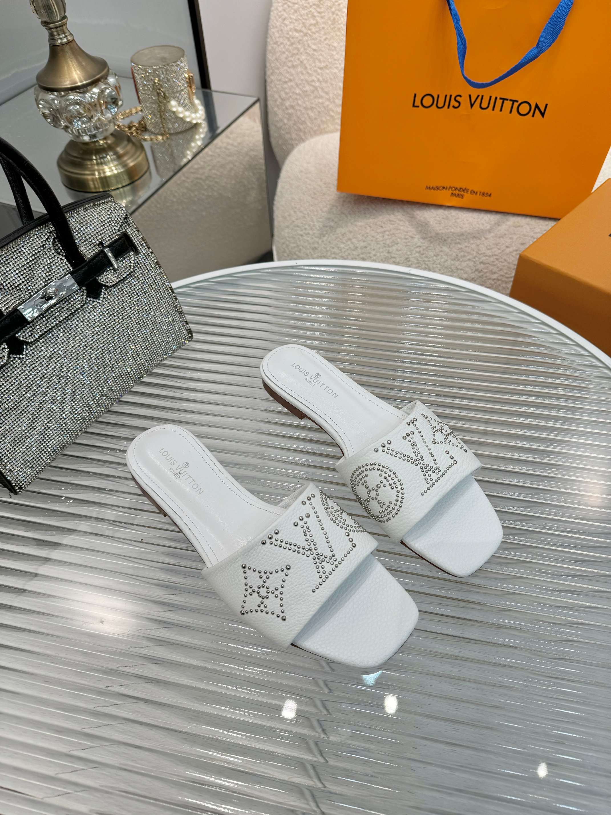 Louis Vuitton Women's White Leather Studded Logo Flat Sandals Slides 2 a1742621358911 1208