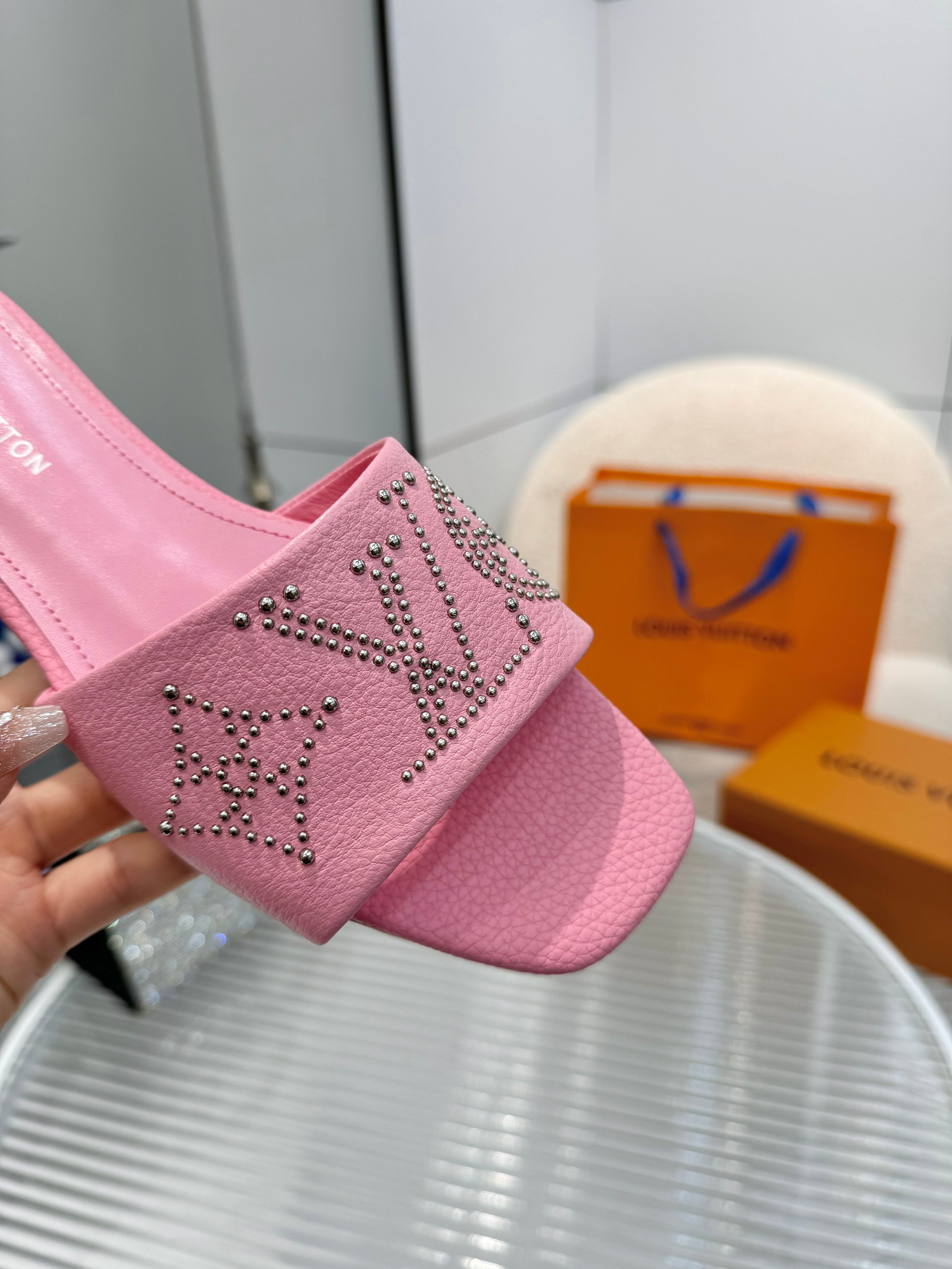 Louis Vuitton Women's Pink Leather Rivoli Sandal with Iconic LV Signature 6 a1742622062806 2774
