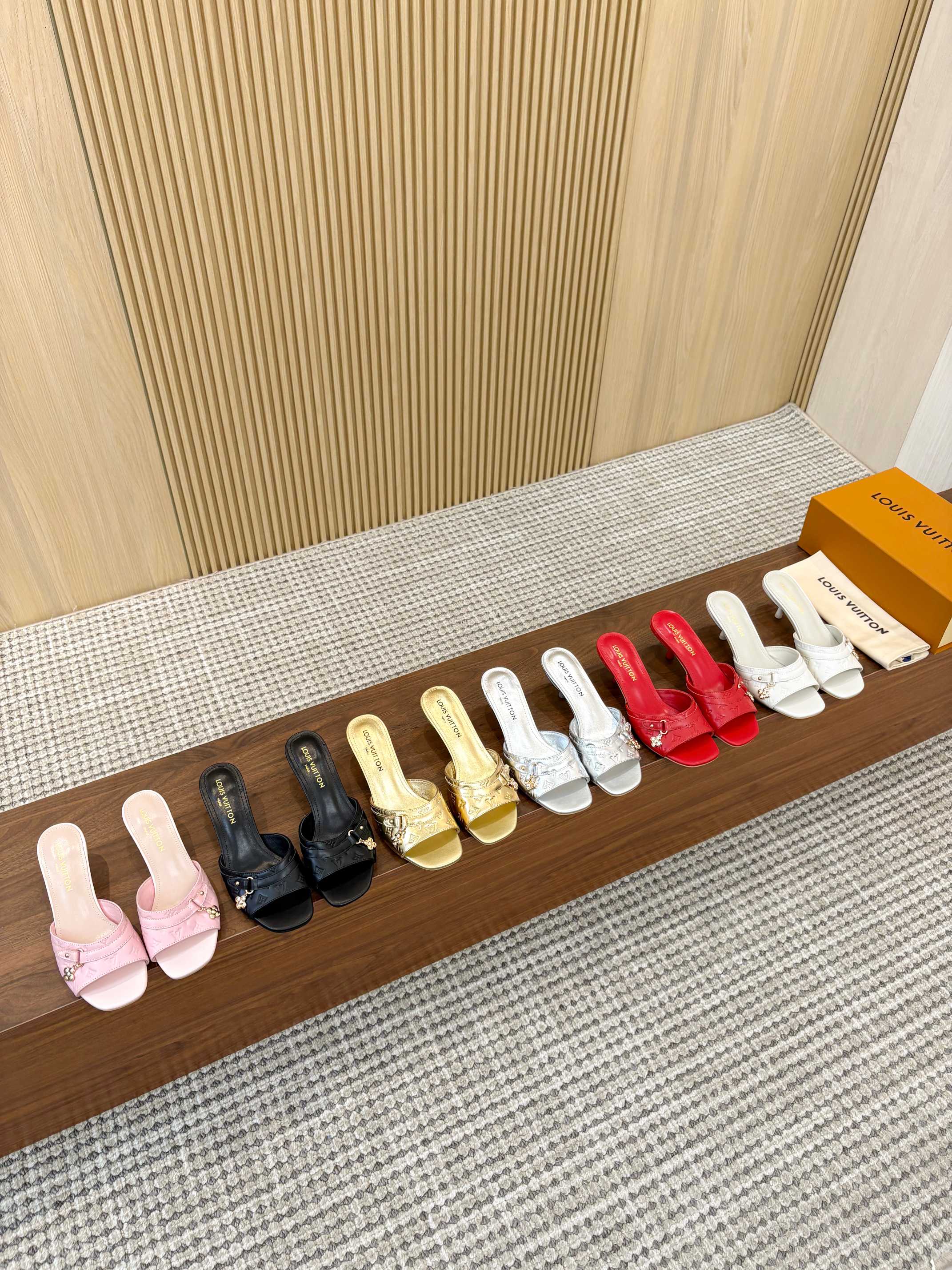 NO:785825,Leather surface, 35-43, rubber sole, leather outsole 10 40, please prepare leather surface or patent leather surface when placing order, slippers, slippers, Leather soles19860909皮面,35一43,橡胶底,,真皮大底十40,,下单请备皮面或漆皮面,拖鞋,slippers,Leather soles,Women's Shoes