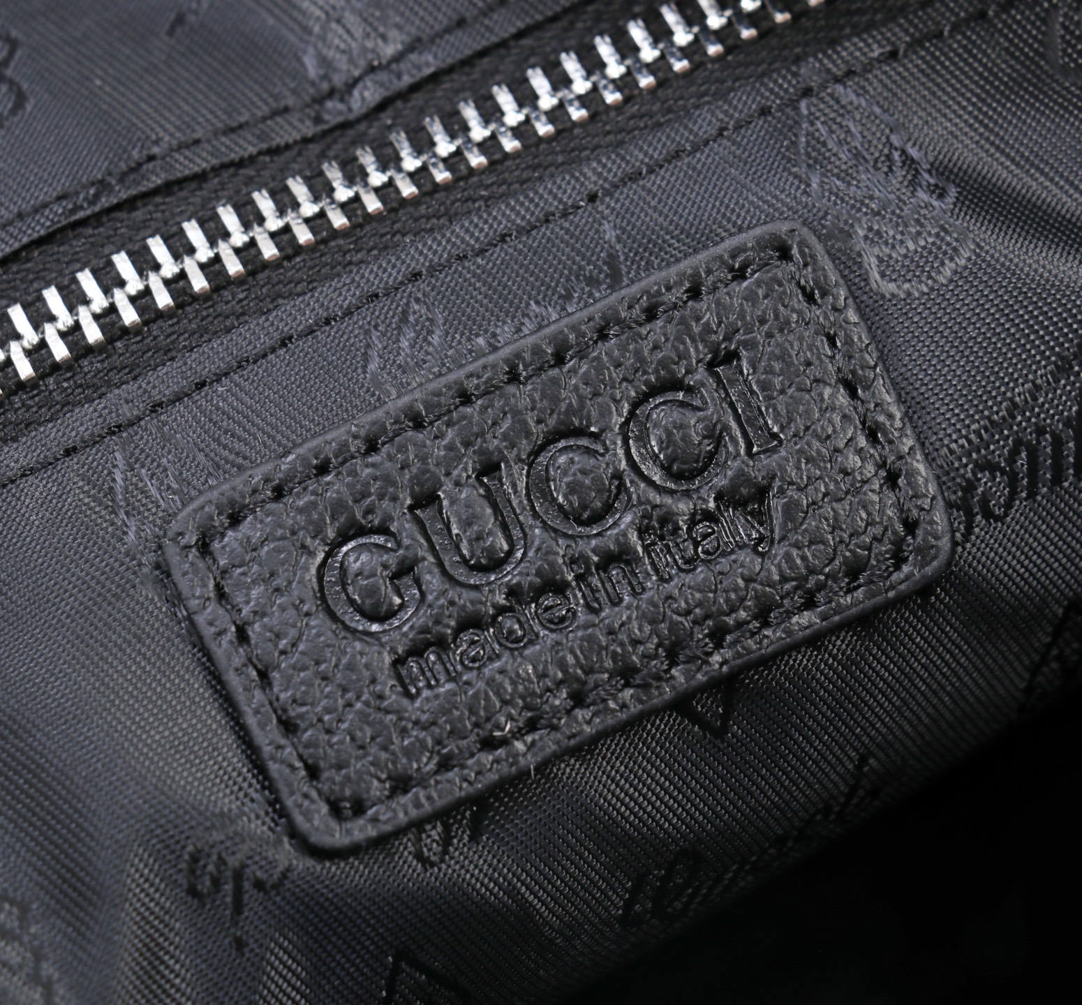 最新款来袭👏👏GUCCI（古驰）💯💯斜挎两用包，进口顶级头层原版，手感舒适 皮质超柔 简单大气的logo