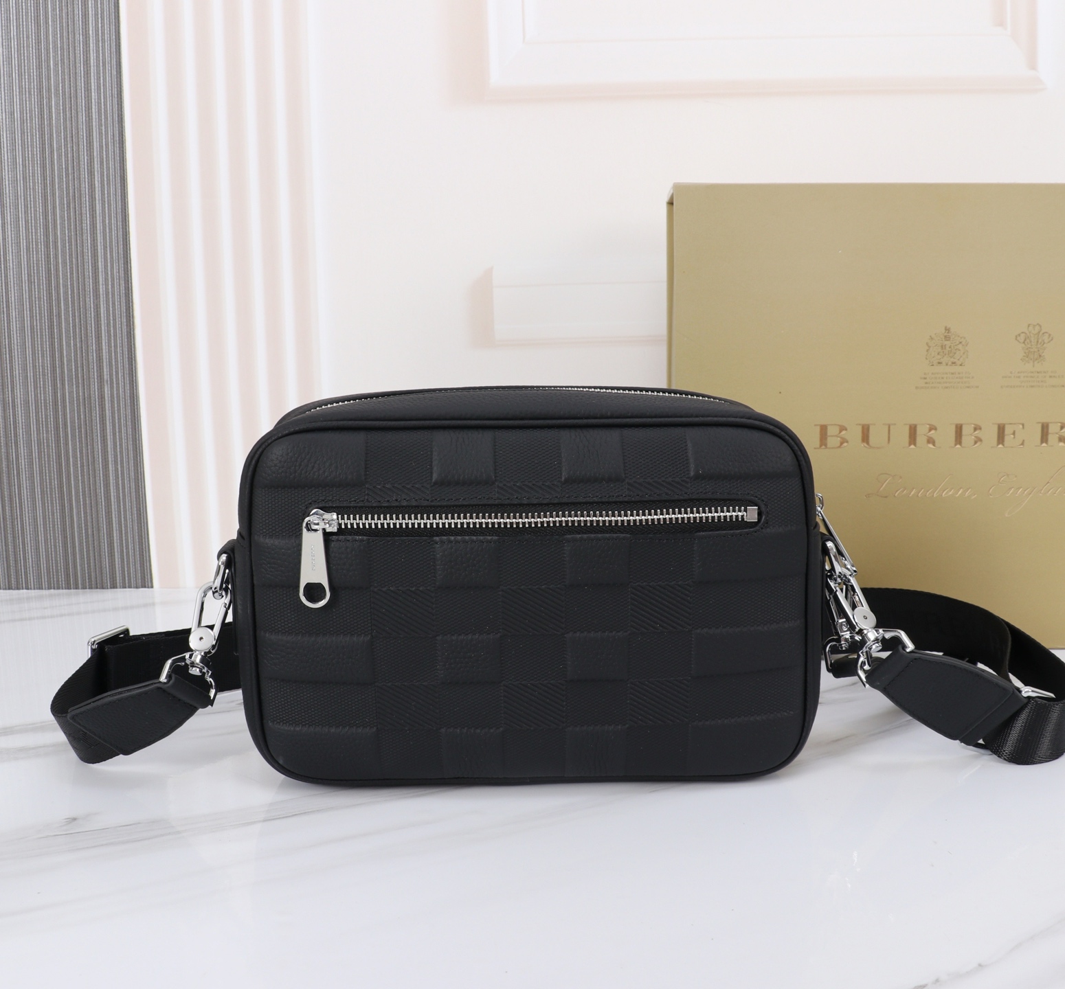 最新款来袭👏👏Burberry（博柏利）💯💯斜挎两用包，进口顶级头层原版，手感舒适 皮质超柔 简单大气的