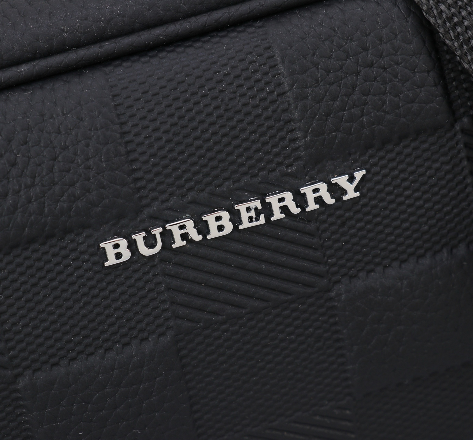 最新款来袭👏👏Burberry（博柏利）💯💯斜挎两用包，进口顶级头层原版，手感舒适 皮质超柔 简单大气的