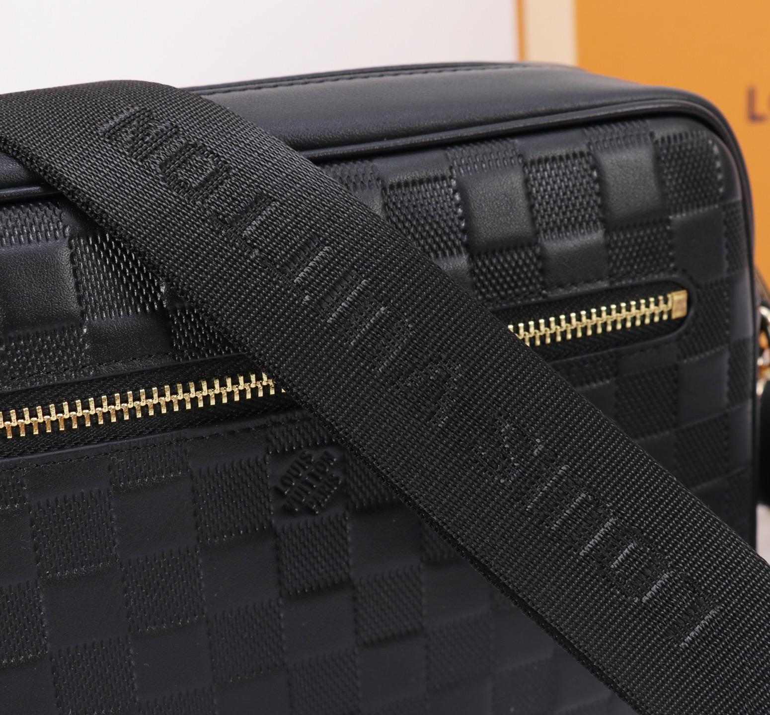 最新款来袭👏👏LOUIS VUITTON（路易威登）💯💯斜挎两用包，￼进口顶级头层原版，手感舒适 皮质超