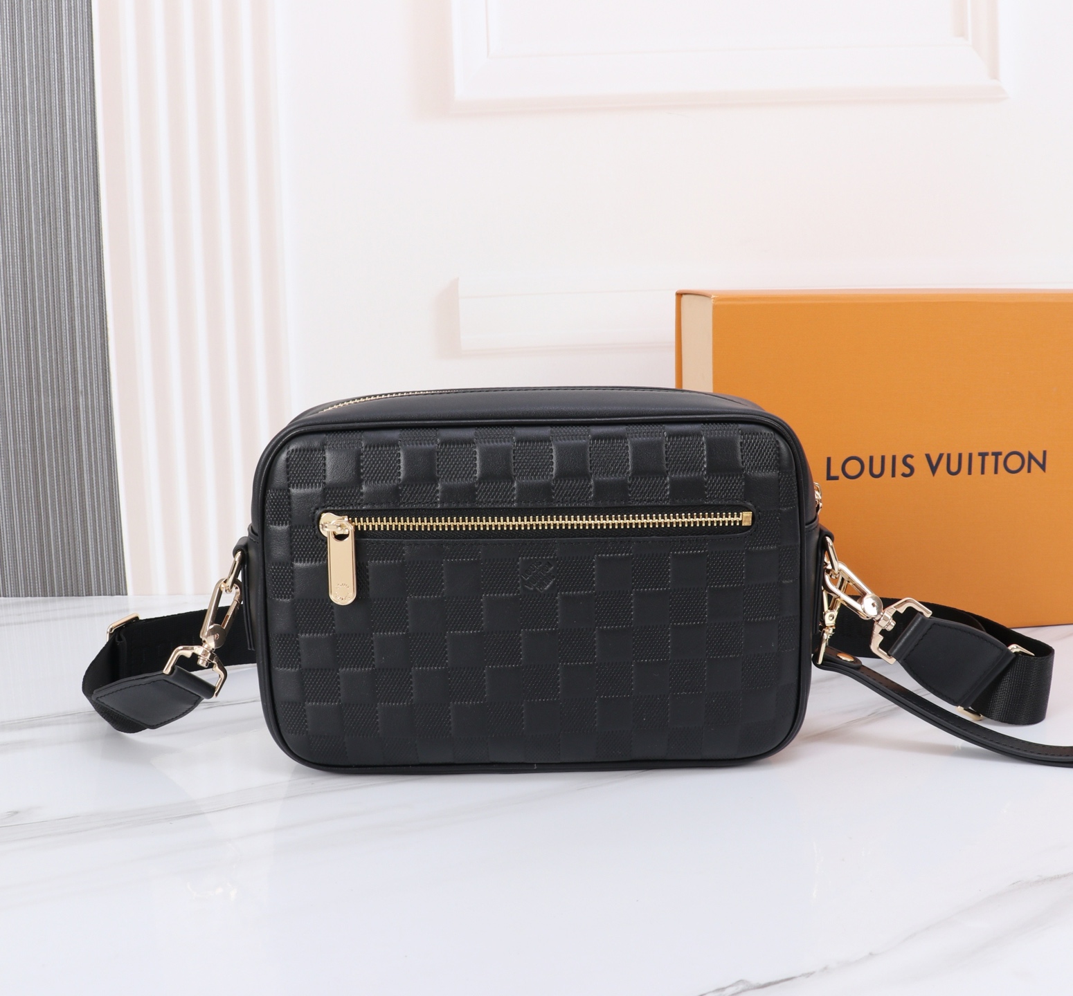 最新款来袭👏👏LOUIS VUITTON（路易威登）💯💯斜挎两用包，￼进口顶级头层原版，手感舒适 皮质超