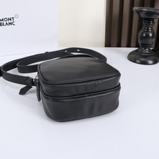 MONTBLANC 全新万宝龙匠心系列迷你小挎包 经典黑型号:MB#材质:头层牛皮(原版皮)款式:万宝龙 MONTBLANC 全新万宝龙匠心系列迷你小挎包 经典黑型号:MB#材质:头层牛皮(原版皮)款式:万宝龙
