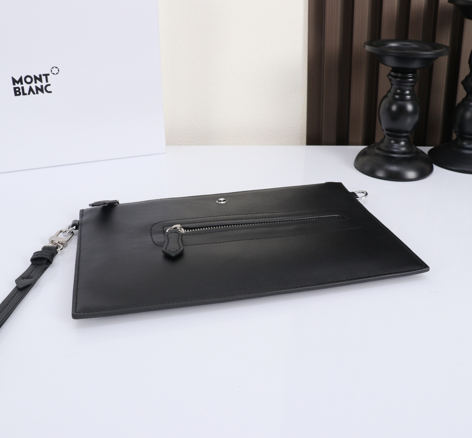 MONTBLANC全新万宝龙软皮系列手袋型号：MB#材质：头层牛皮 包装：专柜同步包装盒款式：购版打造 