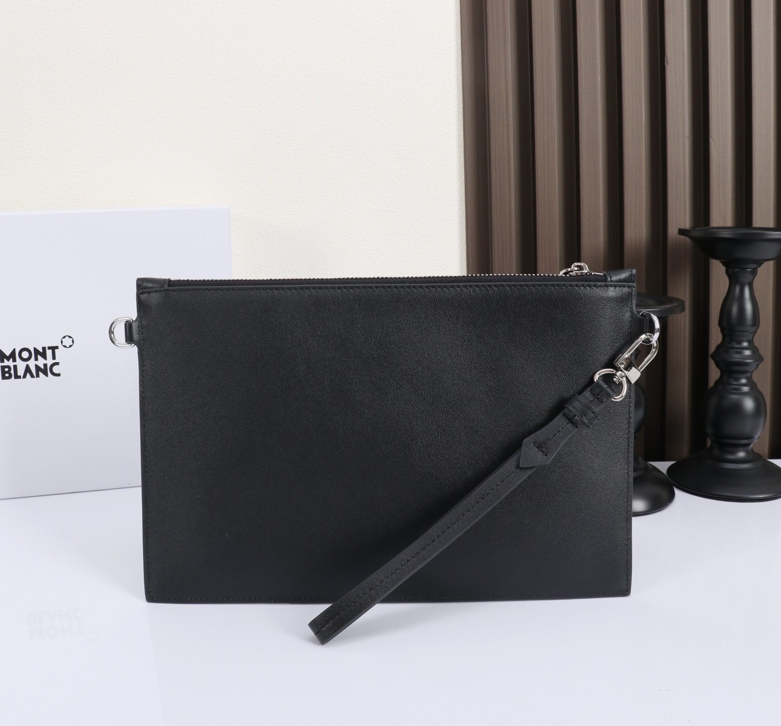 MONTBLANC全新万宝龙软皮系列手袋型号：MB#材质：头层牛皮 包装：专柜同步包装盒款式：购版打造 