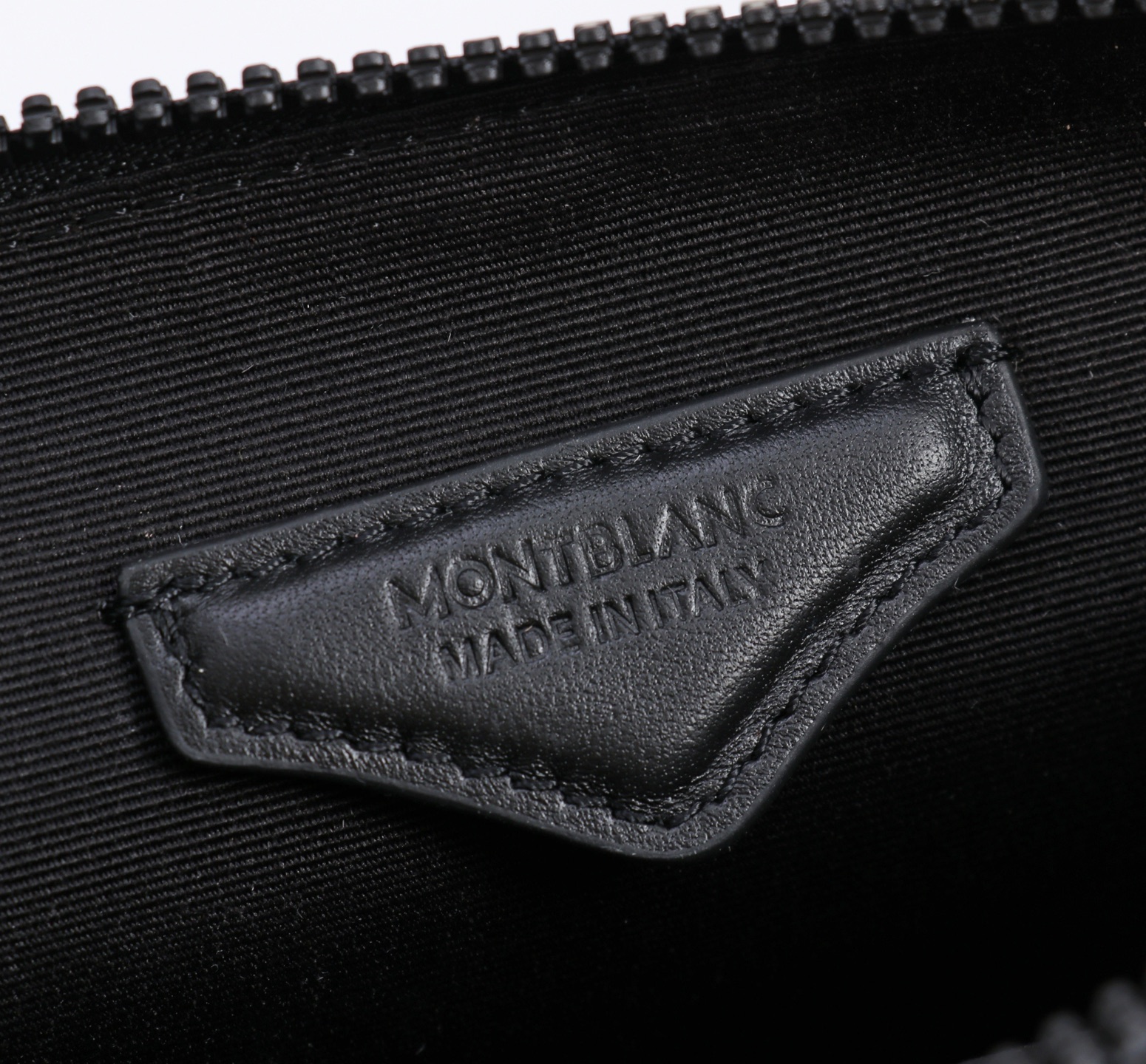 MONTBLANC全新万宝龙风尚3.0系列手袋型号：MB#材质：头层牛皮 包装：专柜同步包装盒款式：购版