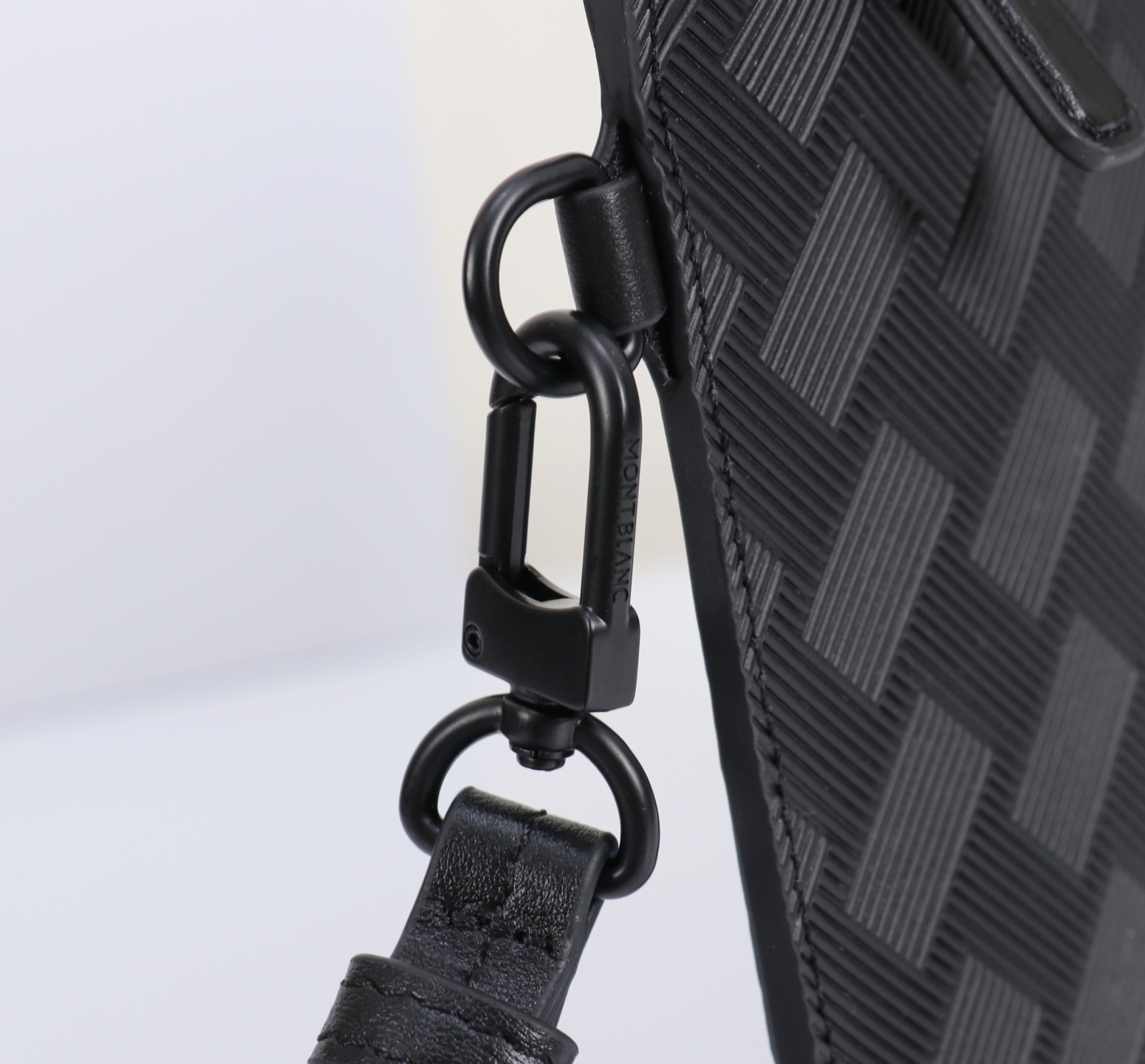 MONTBLANC全新万宝龙风尚3.0系列手袋型号：MB#材质：头层牛皮 包装：专柜同步包装盒款式：购版