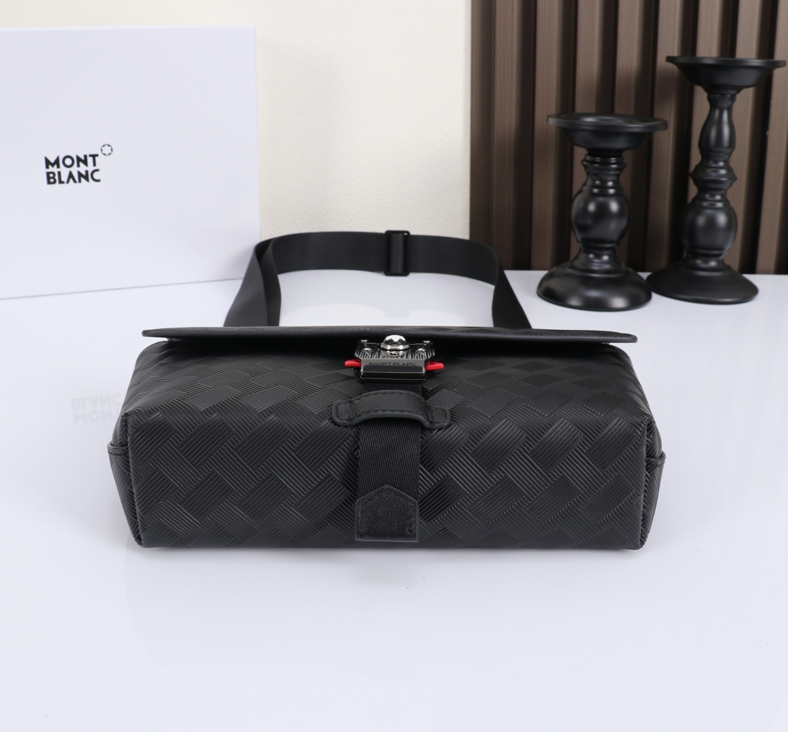 MONTBLANC全新万宝龙风尚3.0系列M扣信封包型号：MB#材质：头层牛皮 包装：专柜同步包装防尘袋