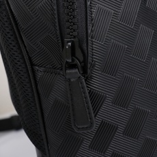 MONTBLANC全新万宝龙风尚3.0系列M双肩背包经典黑 型号:MB# 材质:头层牛皮 (原版皮) 包装:专柜同步包装 MONTBLANC全新万宝龙风尚3.0系列M双肩背包经典黑 型号:MB# 材质:头层牛皮 (原版皮) 包装:专柜同步包装
