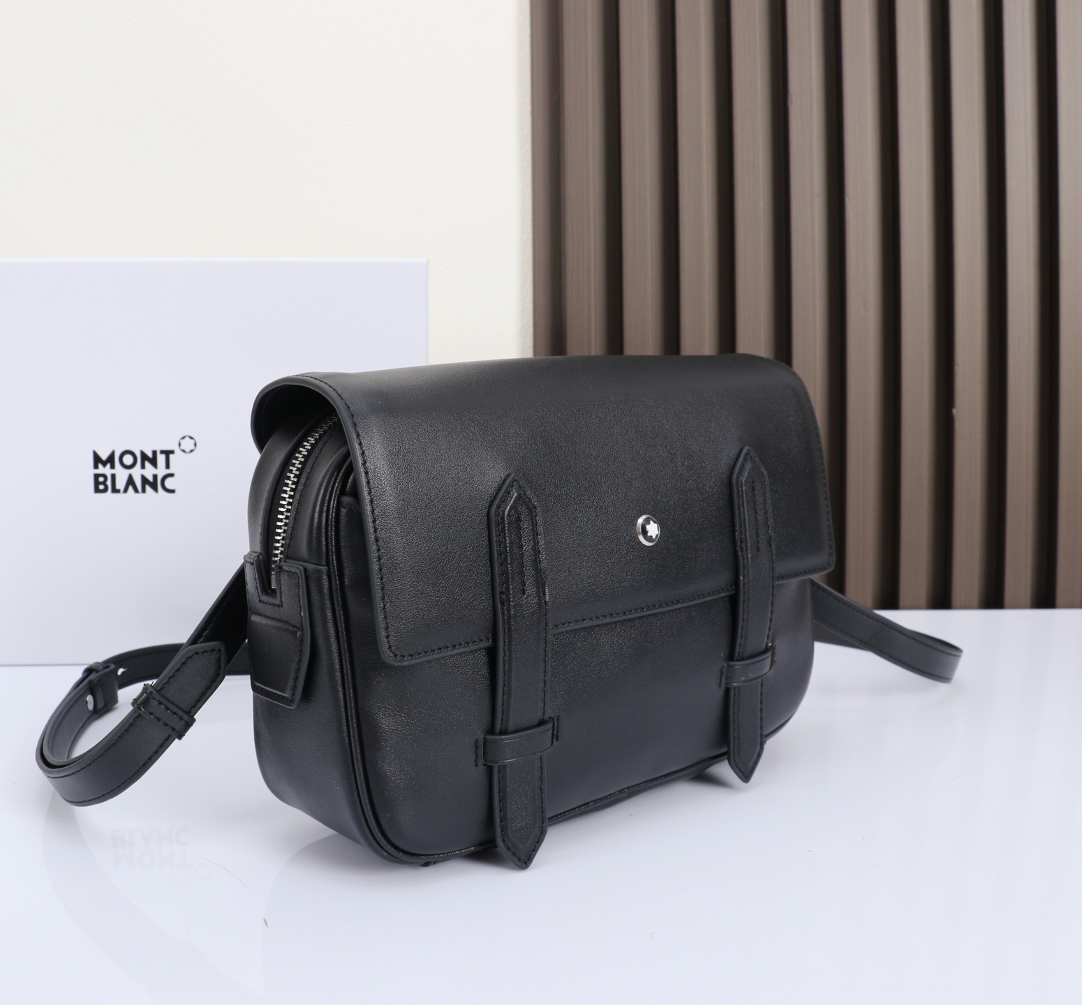 MONTBLANC万宝龙全新系列大班斜挎包型号：#材质：头层牛皮（原版皮） 款式：来自万宝龙专柜购版打造