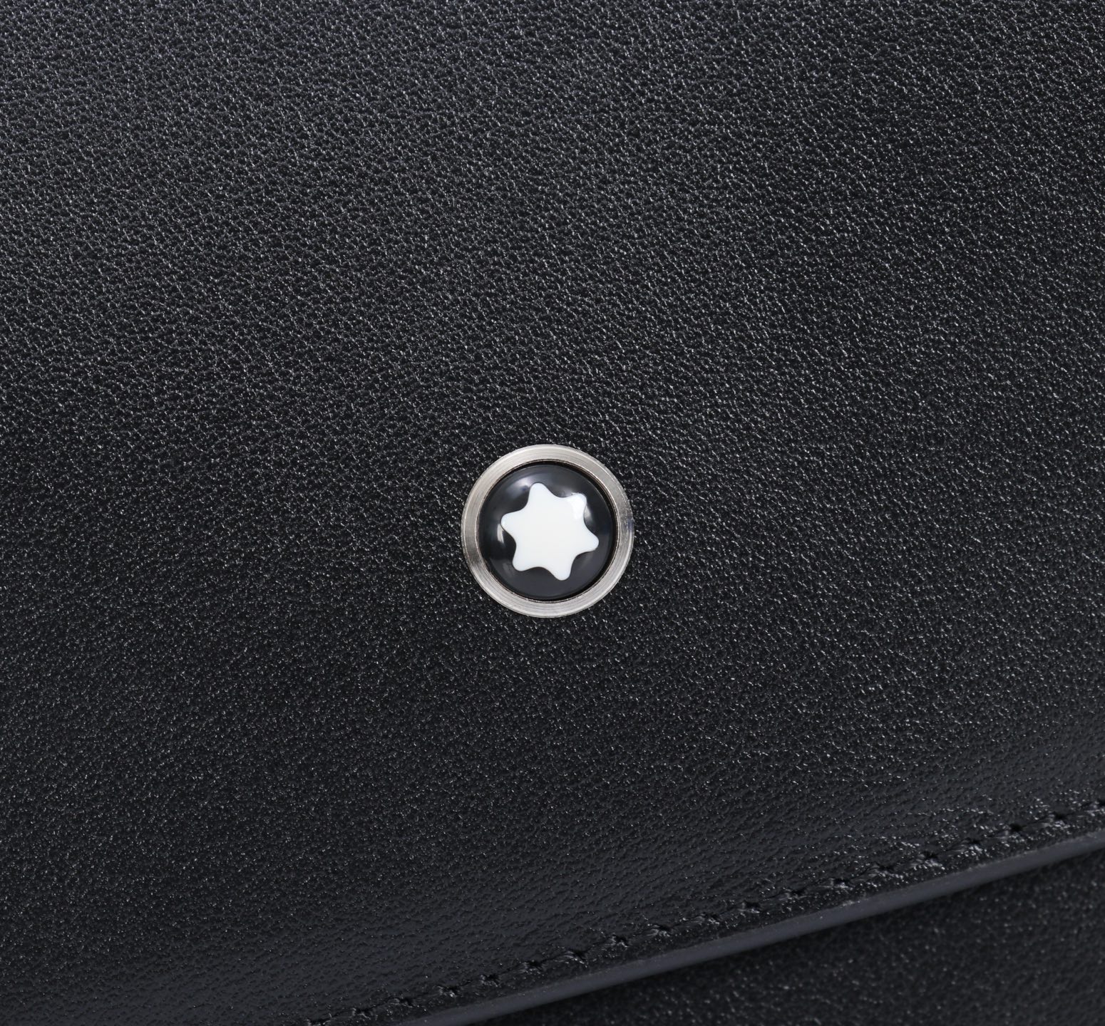 MONTBLANC万宝龙全新系列大班斜挎包型号：#材质：头层牛皮（原版皮） 款式：来自万宝龙专柜购版打造