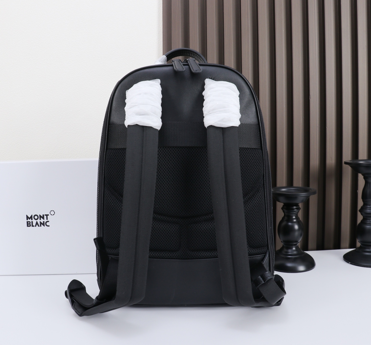 MONTBLANC全新万宝龙风尚3.0系列中号双肩背包 型号:MB# 材质:头层牛皮 (原版皮) 包装:专柜同步包装 款 MONTBLANC全新万宝龙风尚3.0系列中号双肩背包 型号:MB# 材质:头层牛皮 (原版皮) 包装:专柜同步包装 款