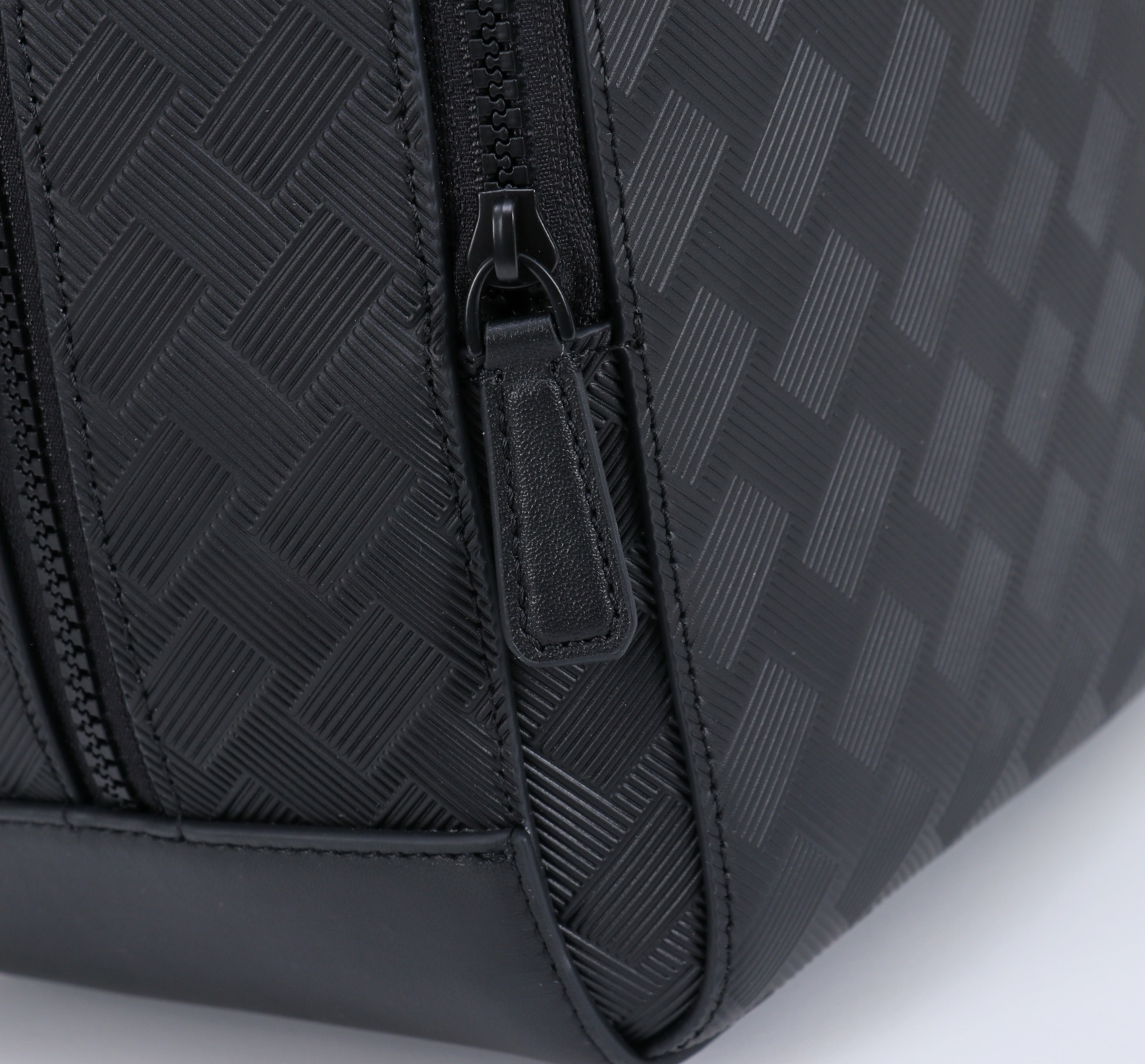 MONTBLANC全新万宝龙风尚3.0系列中号双肩背包 型号:MB# 材质:头层牛皮 (原版皮) 包装:专柜同步包装 款 MONTBLANC全新万宝龙风尚3.0系列中号双肩背包 型号:MB# 材质:头层牛皮 (原版皮) 包装:专柜同步包装 款