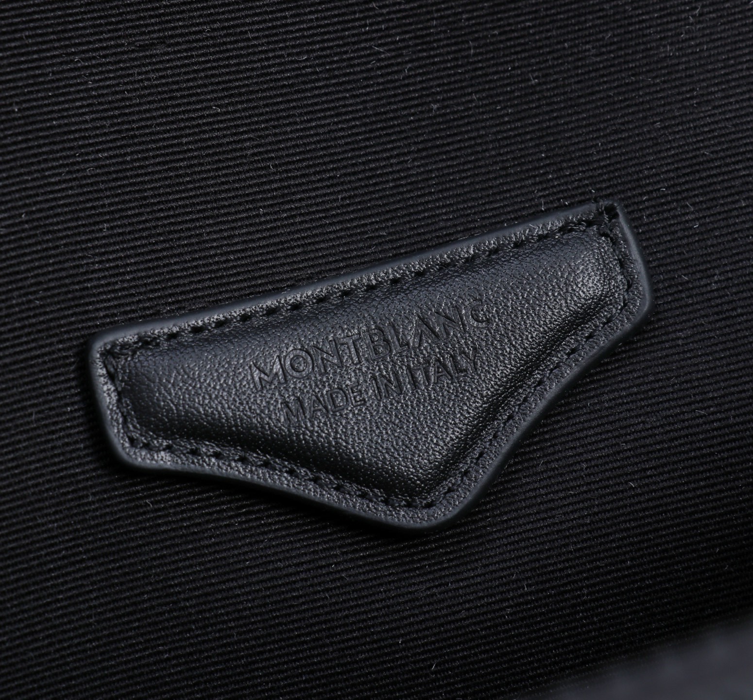 MONTBLANC全新万宝龙风尚3.0系列中号双肩背包 型号:MB# 材质:头层牛皮 (原版皮) 包装:专柜同步包装 款 MONTBLANC全新万宝龙风尚3.0系列中号双肩背包 型号:MB# 材质:头层牛皮 (原版皮) 包装:专柜同步包装 款