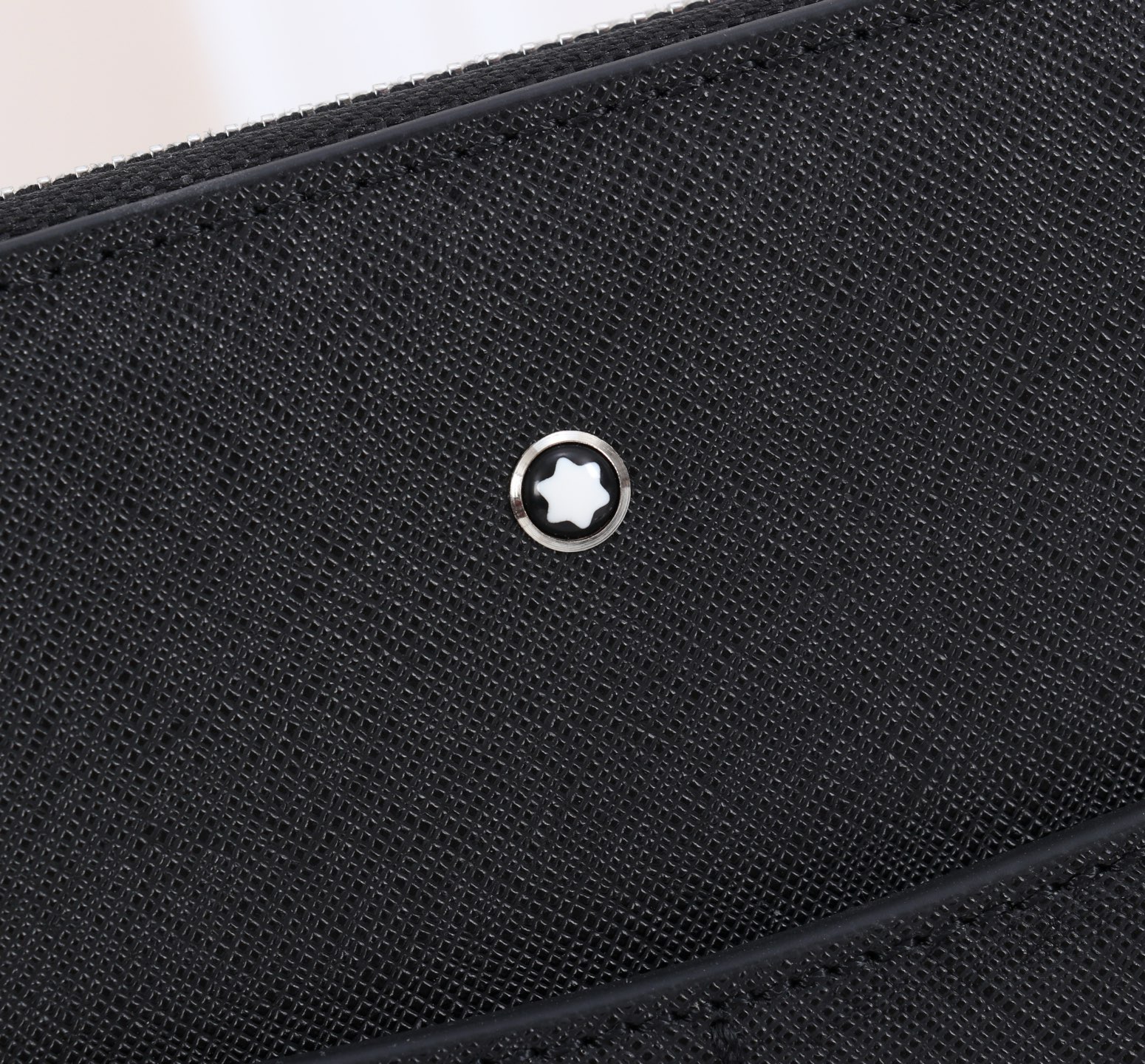 MONTBLANC 全新万宝龙匠心系列大号手夹包   经典黑型号：MB#材质：牛皮款式：万宝龙专柜购版打