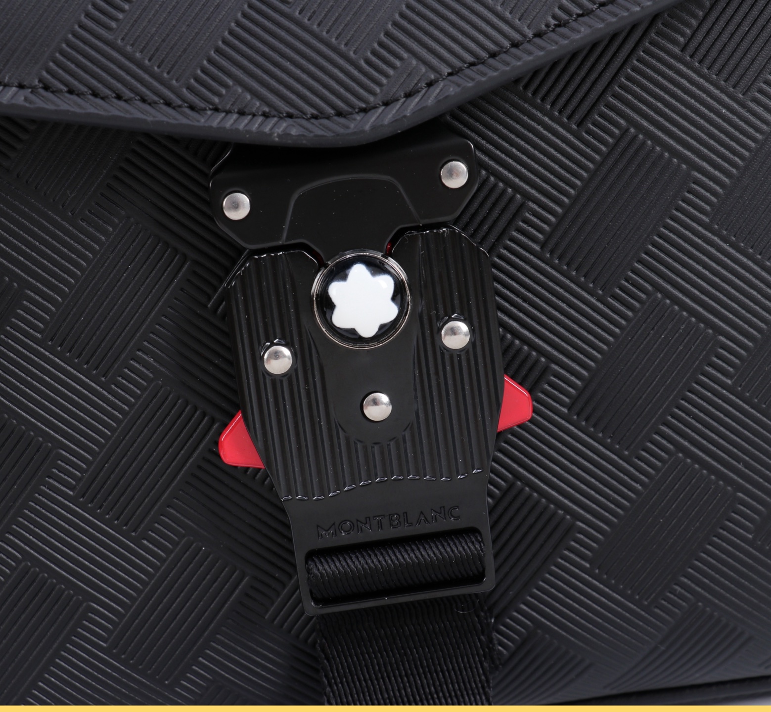 MONTBLANC全新万宝龙风尚3.0系列小巧斜挎小包配MLOCK4810带扣型号：MB#材质：头层牛皮