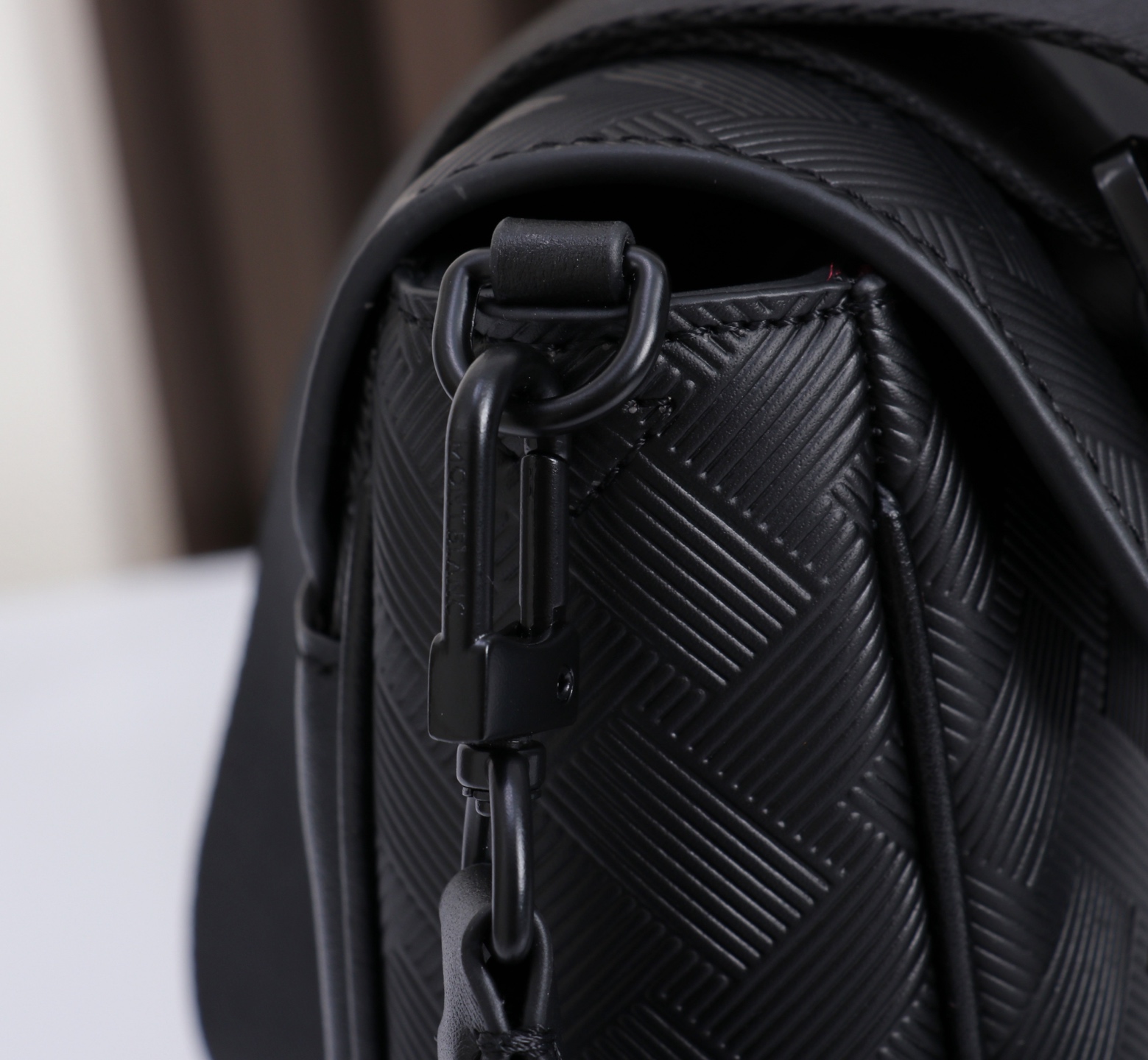 MONTBLANC全新万宝龙风尚3.0系列小巧斜挎小包配MLOCK4810带扣型号：MB#材质：头层牛皮