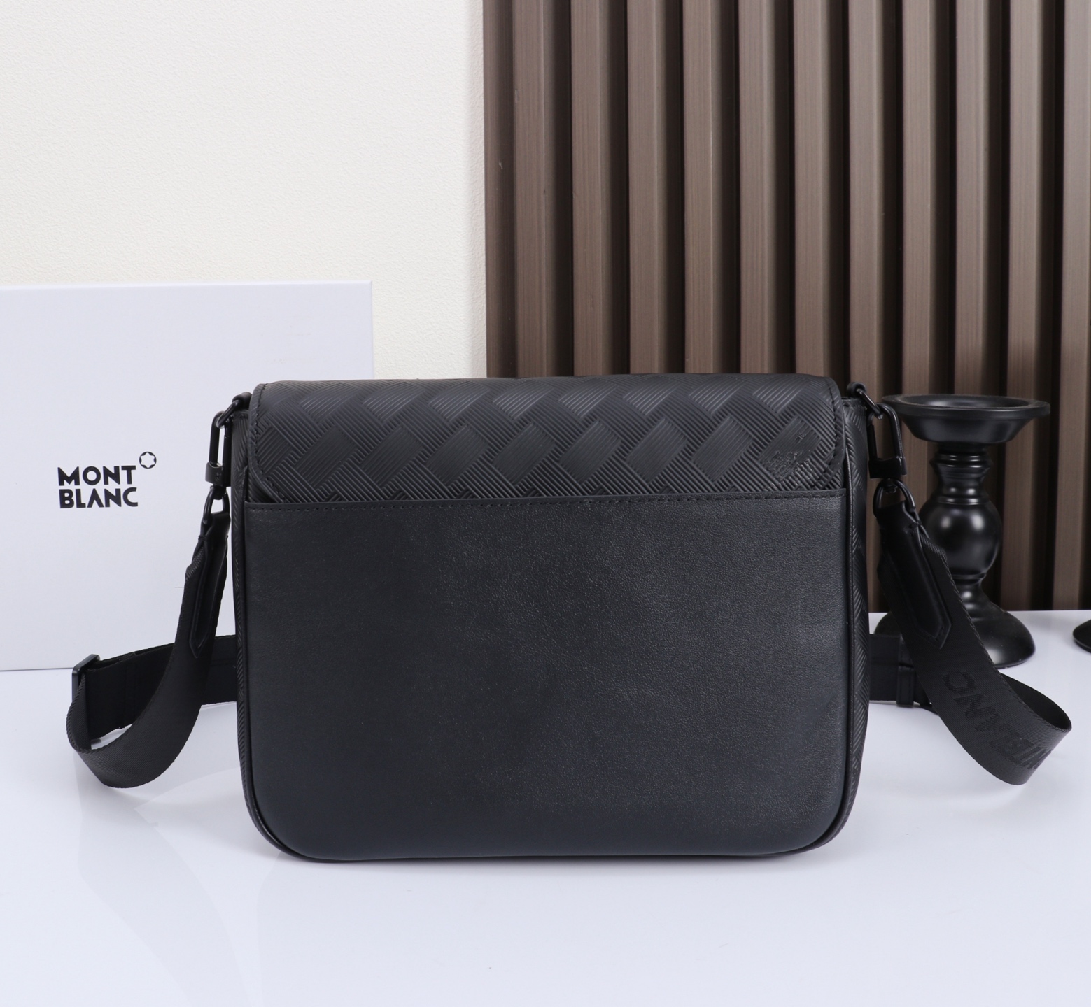 MONTBLANC全新万宝龙风尚3.0系列小巧斜挎小包配MLOCK4810带扣型号：MB#材质：头层牛皮