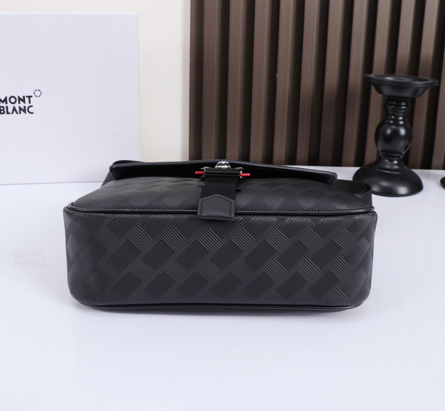 MONTBLANC全新万宝龙风尚3.0系列小巧斜挎小包配MLOCK4810带扣型号：MB#材质：头层牛皮