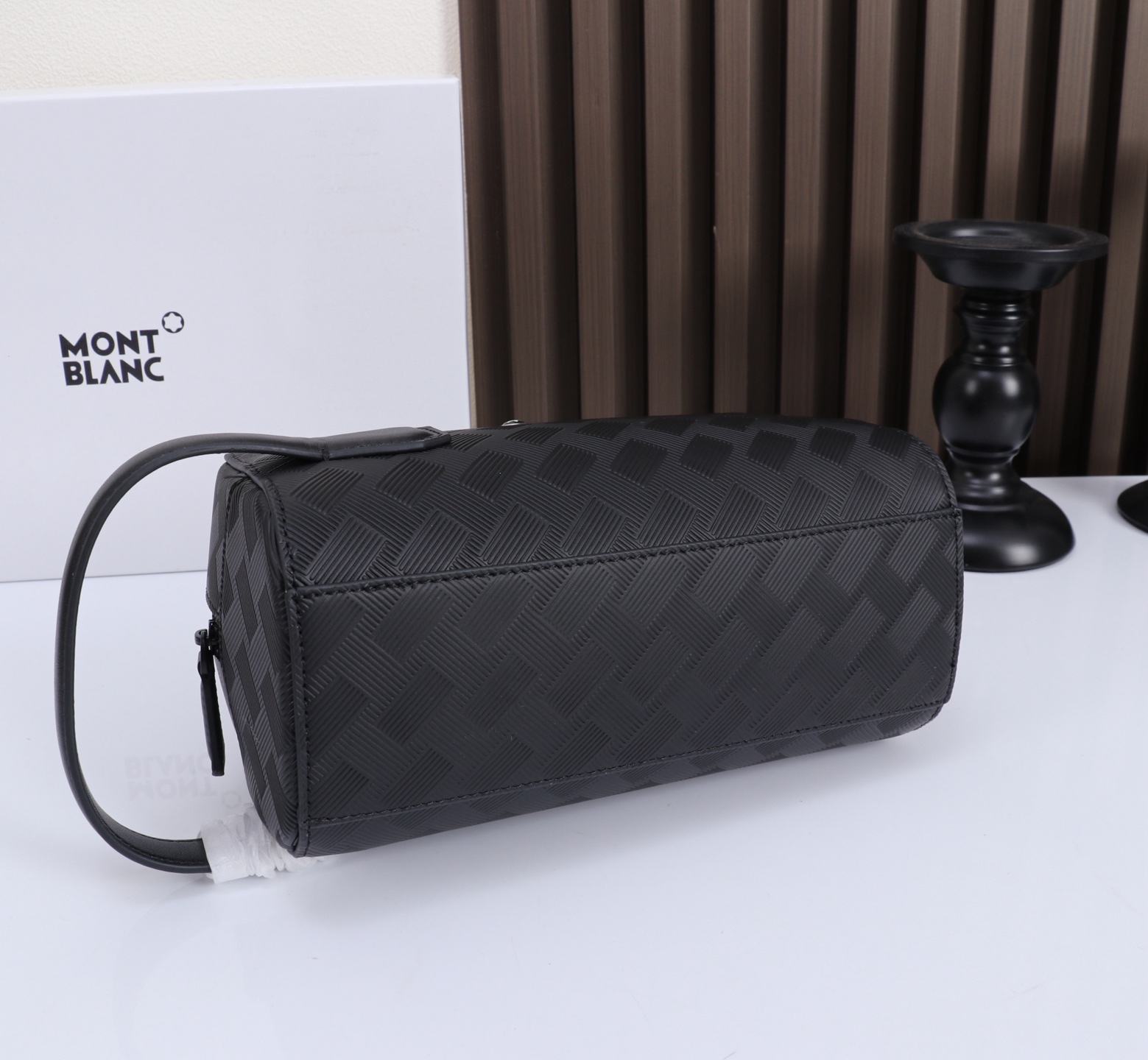 MONTBLANC全新万宝龙风尚3.0系列洗漱包  经典黑型号：MB#材质：头层牛皮 （原版皮）包装：专