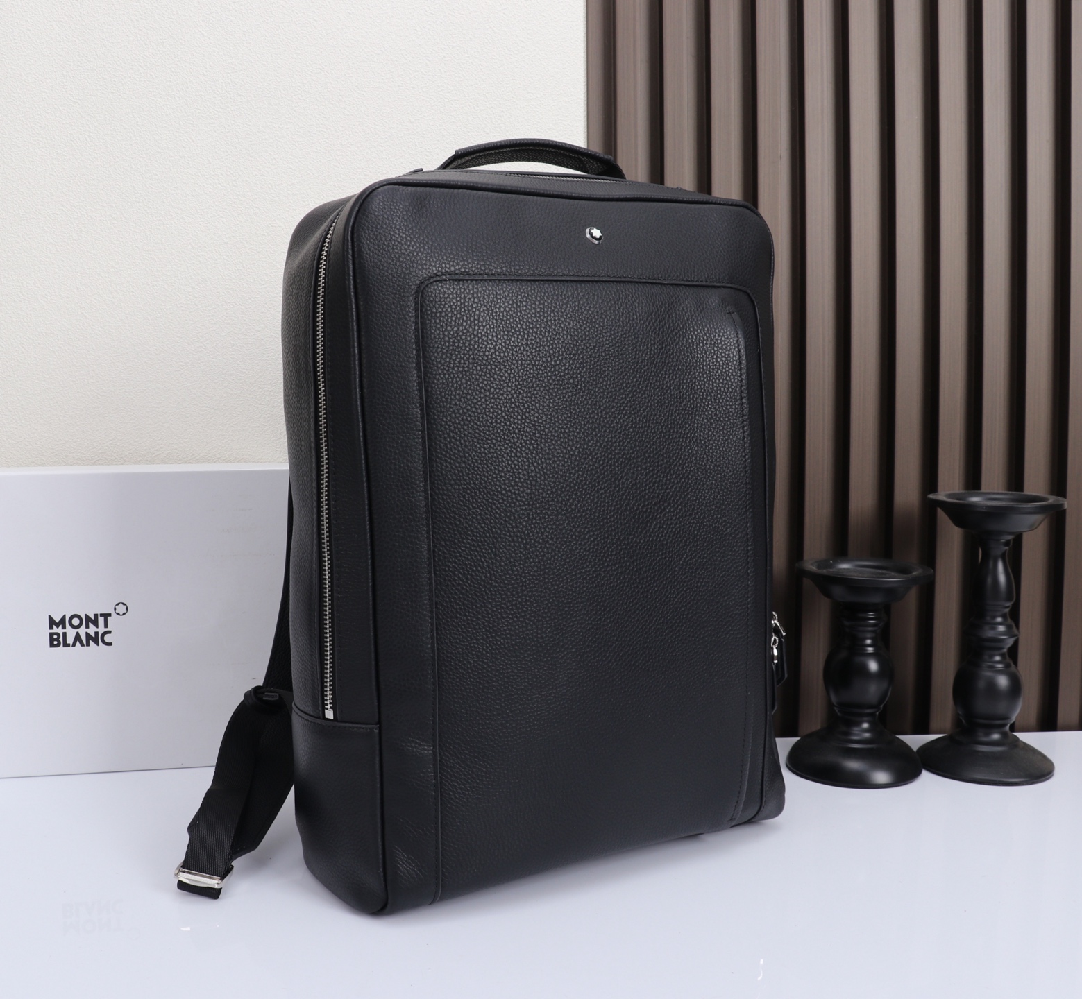 MONTBLANC 万宝龙粒纹系列精选双肩背包 经典黑 型号:MB# 材质:专柜皮牛皮 款式:来自万宝龙专柜购版打 MONTBLANC 万宝龙粒纹系列精选双肩背包 经典黑 型号:MB# 材质:专柜皮牛皮 款式:来自万宝龙专柜购版打