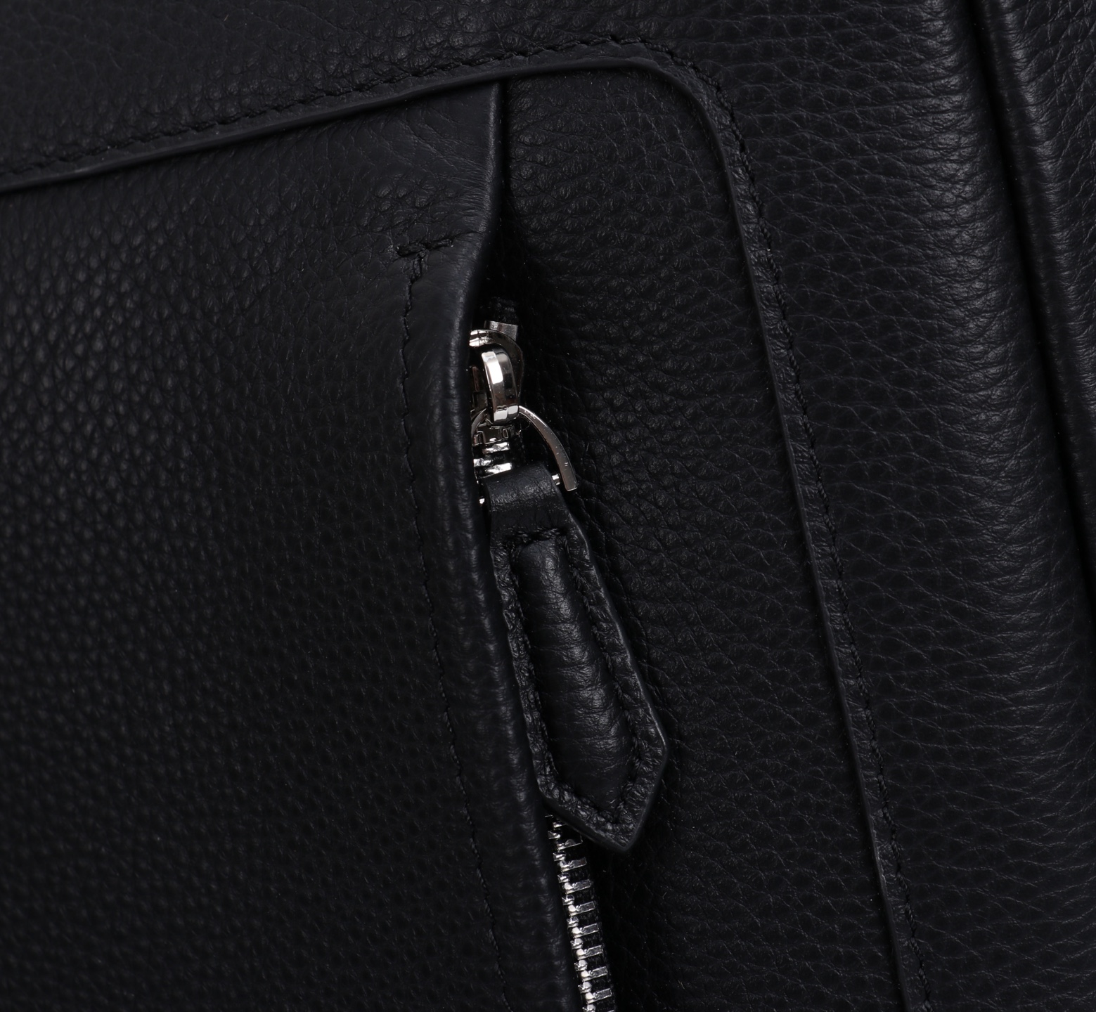 MONTBLANC 万宝龙粒纹系列精选双肩背包 经典黑 型号:MB# 材质:专柜皮牛皮 款式:来自万宝龙专柜购版打 MONTBLANC 万宝龙粒纹系列精选双肩背包 经典黑 型号:MB# 材质:专柜皮牛皮 款式:来自万宝龙专柜购版打