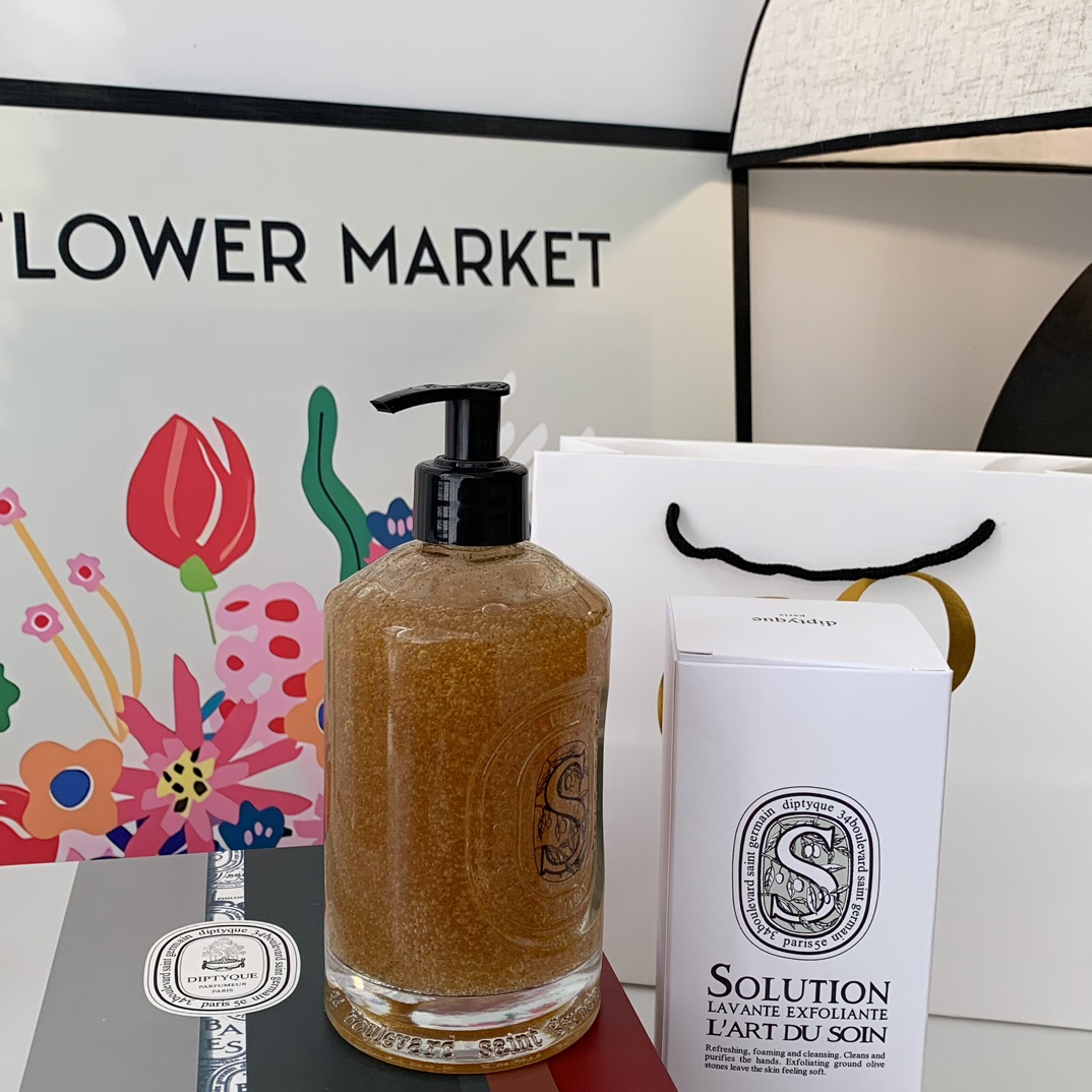 Wood aroma+fragrance~A little thicker than hand cream, it's the kind of - Perfume 2