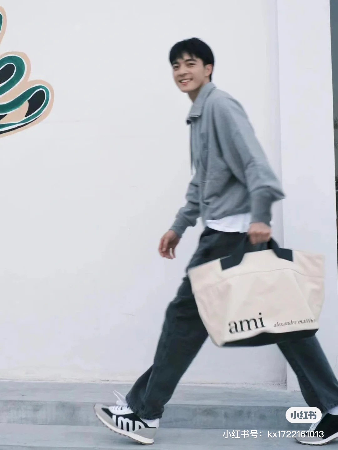 AMI canvas tote bag featuring a spacious interior and lightweight - Comprehensive 6