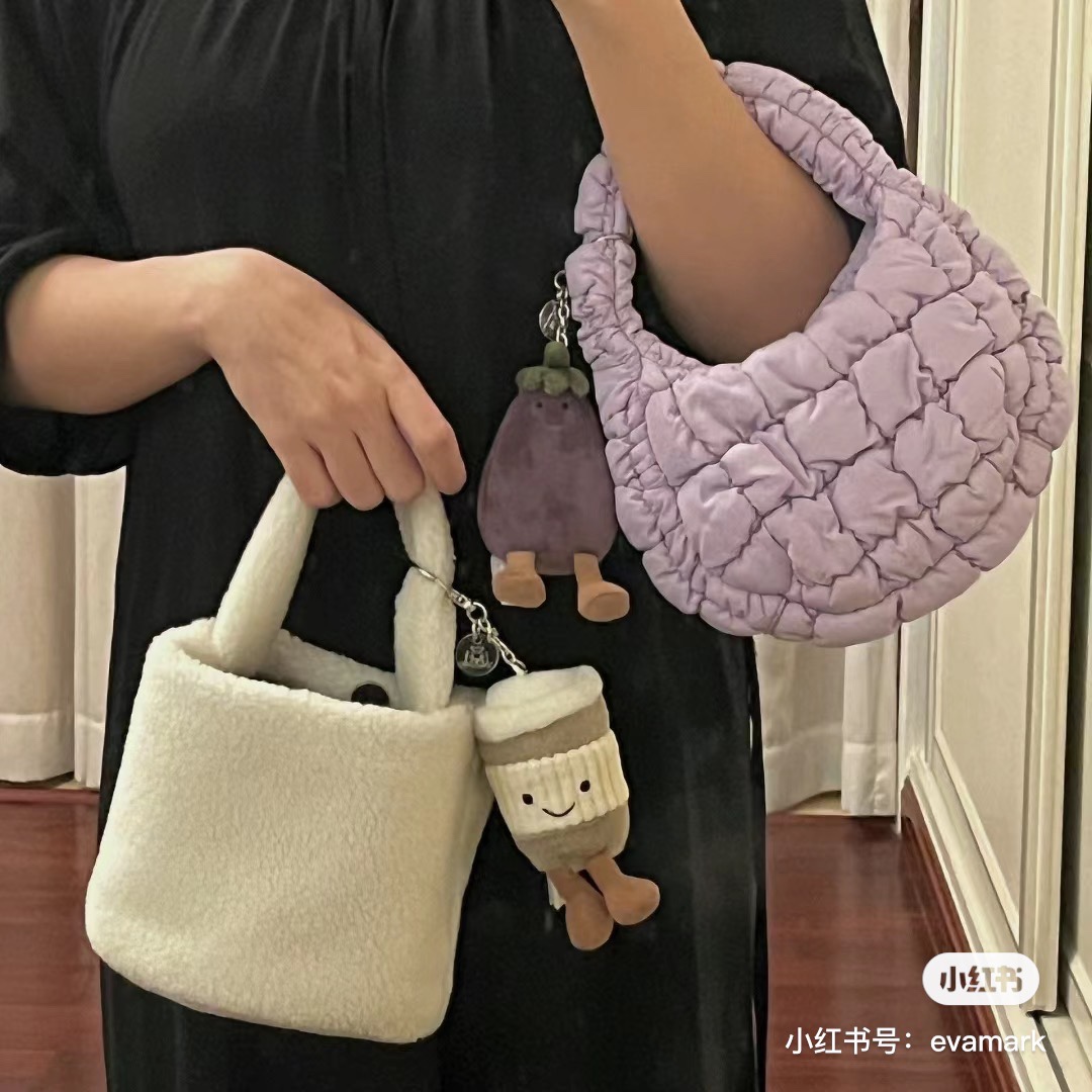 A versatile design that pairs seamlessly with any handbag - Comprehensive 2