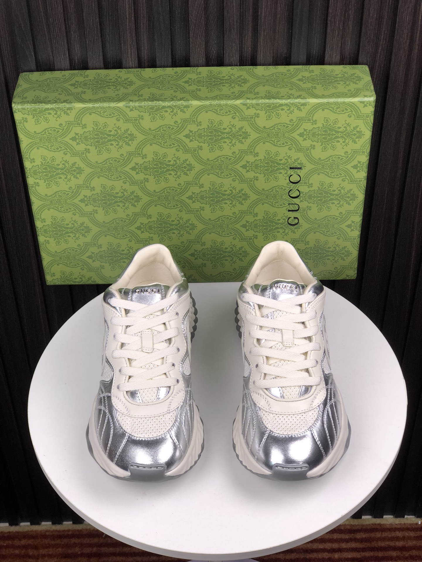 NO:265490,35-45 …: Female/Male/Top version Gucci Gucci Dad Shoes Top version… Purchase level…Original quality G home Dad shoes Men and women’s size couples, 3D printing, classic tenement model, top lasting craftsmanship… Oil edge craftsmanship, look at details, taste details. …The whole series of patterns are available,…You can make it from the picture…Fabric: Imported top layer cowhide Lining/Foot pad: Original A-grade mixed sheepskin Outsole: Original TPU vacuum sole Packaging: Top-grade packaging for counter with handbag Size: 35-46 