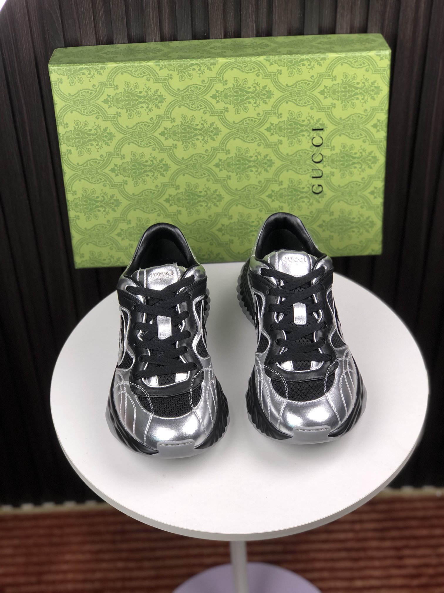 NO:265496,Men's model 39-45 …: Men/ Top version Gucci Gucci Dad Shoes Top version… Purchase level… Original single quality G home Dad shoes Men and women's size couples, 3D printing, classic tenement model, top lasting crafts... Oil edge craftsmanship, look at details, taste details. … The whole series of patterns are available,... You can make it from the picture... Fabric: Imported top layer cowhide Lining/foot pad: Original A-grade mixed sheepskin Outsole: Original TPU vacuum sole Packaging: Top-grade packaging for counter with handbag Size: 39-45 