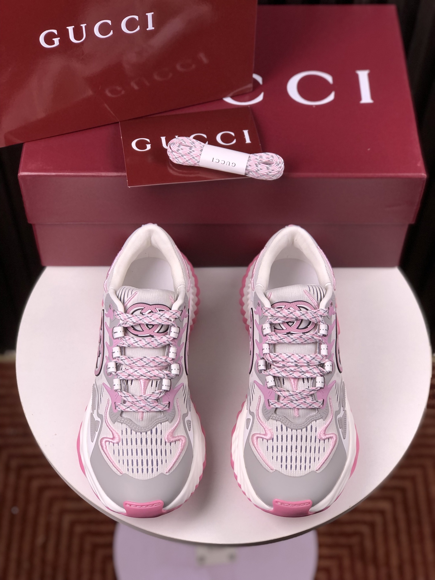 NO:265488,35-40: Women/ Top version Gucci Gucci Dad Shoes Top version... Purchase level... Original quality G family Dad shoes men and women size couples, 3D printing, classic tenement model, top lasting crafts... Oil edge craftsmanship, look at details, taste details. … The whole series of patterns are available,... You can make it from the picture... Fabric: imported cowhide Lining/foot pad: Original A-grade mixed-bred sheepskin Outsole: Original TPU vacuum sole Packaging: Top-grade packaging for counter with handbag Size: 35-40, Dad shoes, gucci, gucci, gucci, cowhide, sheepskin1986090935-40:女/ 顶级版 Gucci古奇古驰老爹鞋 顶级版本……代购级别……原单品质 G家 老爹鞋男女码情侣款,3D打印,经典万年款,顶级套楦工艺……油边工艺,看细节,品细节. ……全系列图案都有,……来图可做…… 面料:进口头层牛皮 里料/垫脚:原版A级混种羊皮 大底:原版TPU真空大底 包装:专柜顶级包装配手提袋 尺码:35-40,老爹鞋,gucci,gucci,gucci,cowhide,sheepskin,Women's Shoes