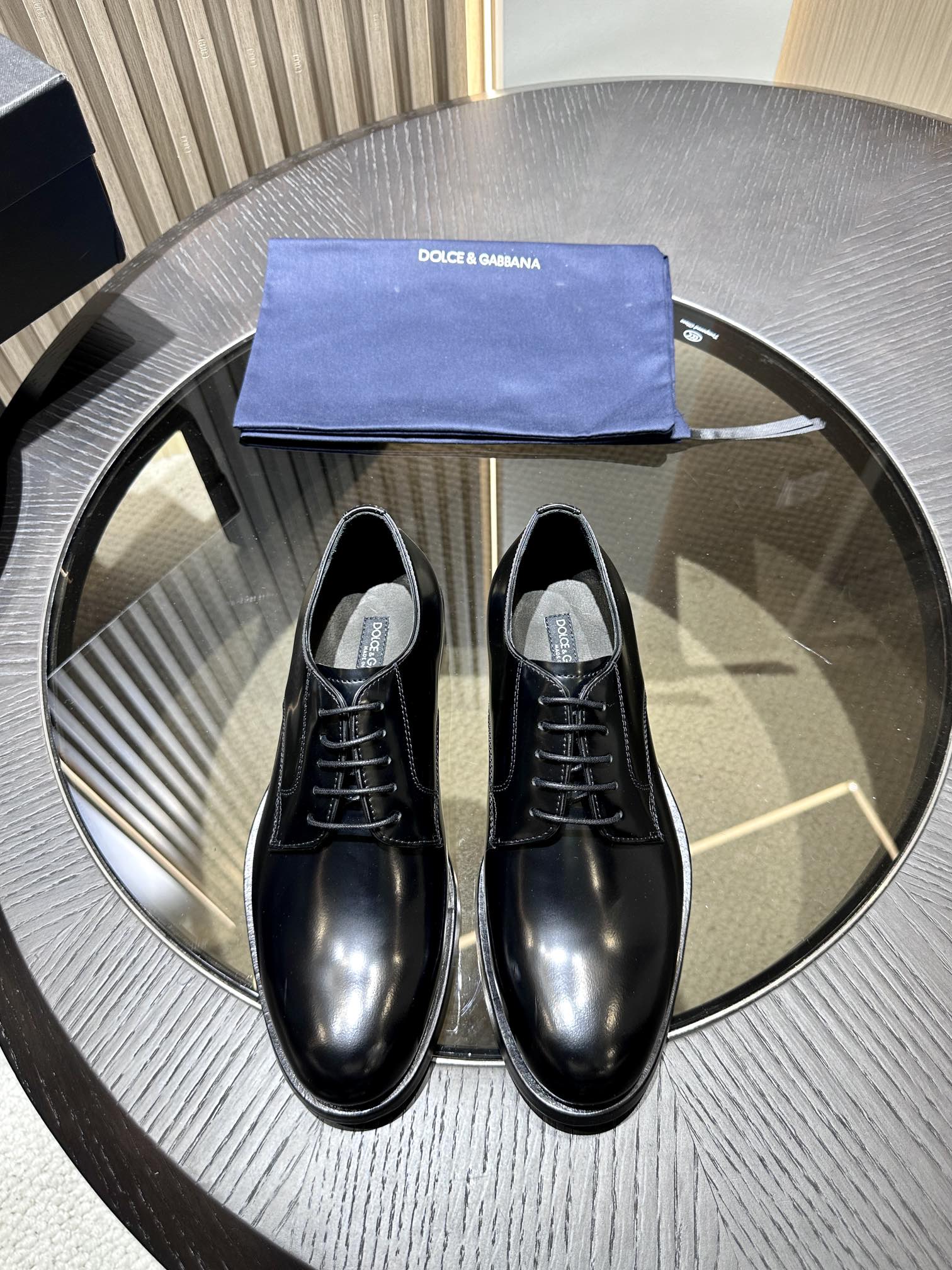 NO:275421,Top version of D&G Bernini series mocasin shoes, embellished with new antique signs. Made of Mino calf leather, retro and shiny texture complement each other, releasing contemporary exquisite charm Size 38-44 (a size larger), Dolce&Gabbana, cowhide19860909顶级版本 D&G Bernini 系列莫卡辛鞋,点缀全新仿古标牌.采用 Mino 小牛皮制成,复古与亮泽质感相得益彰,释放当代考究魅力  Size 38-44(偏大一码),,Dolce&Gabbana,cowhide,Men's shoes