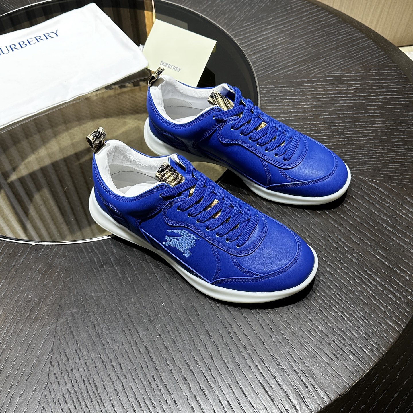 Burberry Leather Matrix Sneakers Zapatillas de la colección de Alta Costura que debutó en la pasarel