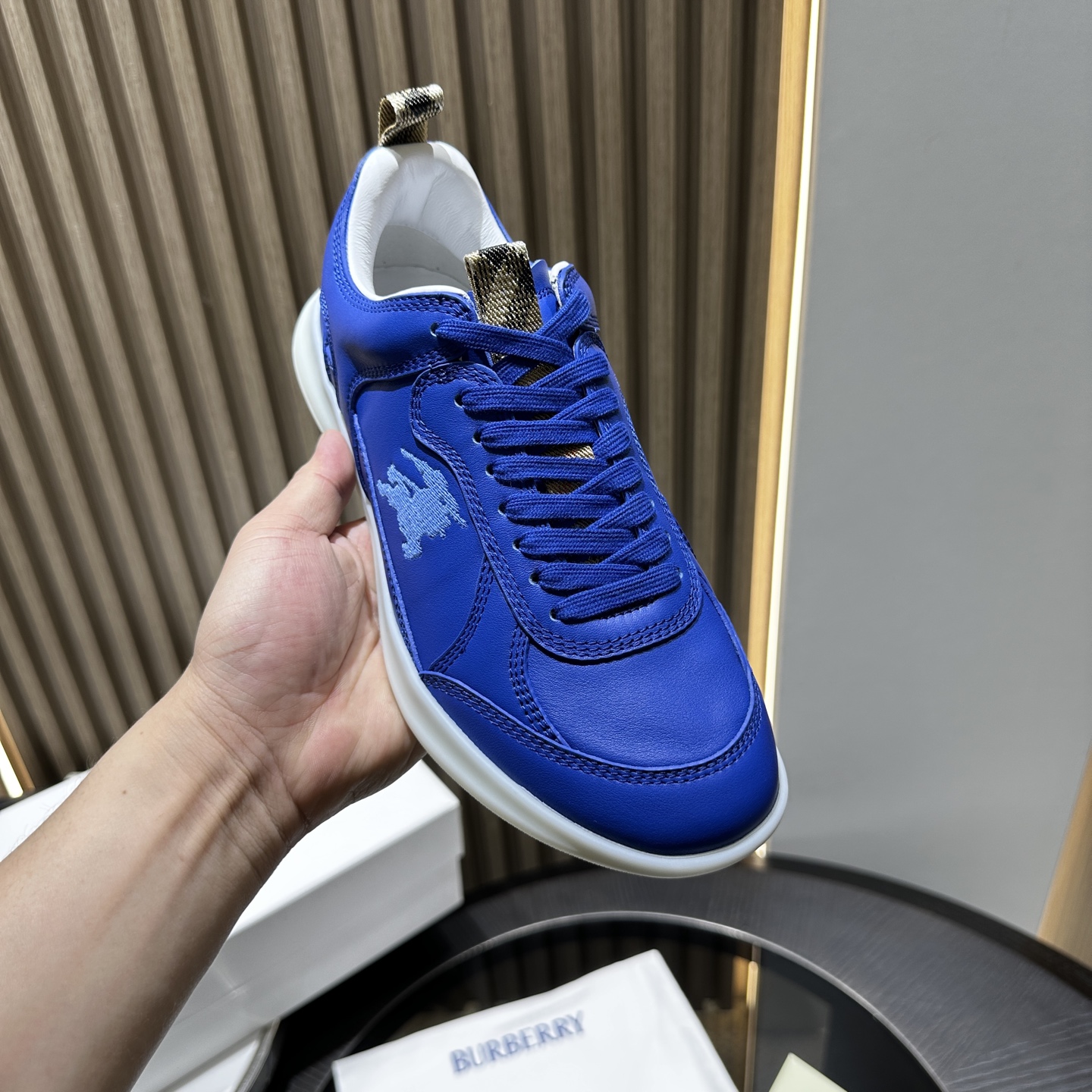 Burberry Leather Matrix Sneakers Zapatillas de la colección de Alta Costura que debutó en la pasarel