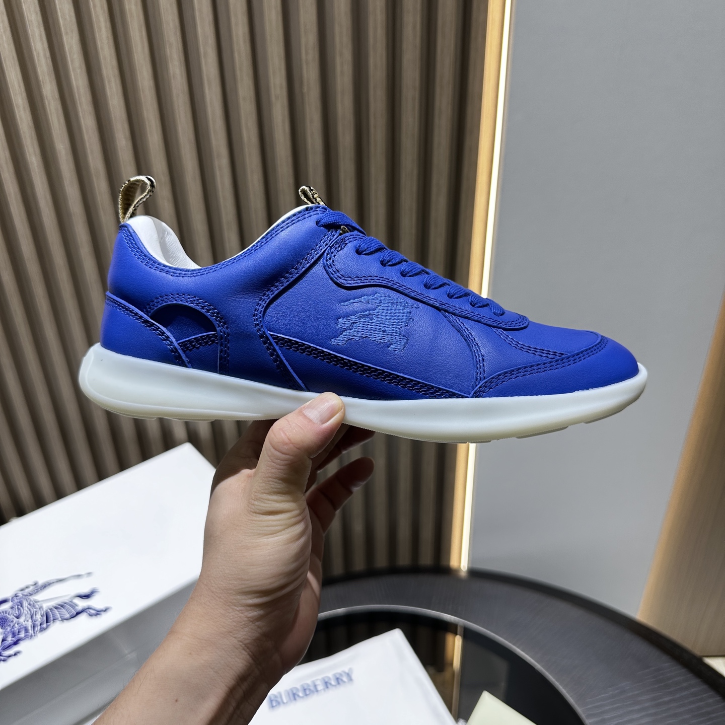 Burberry Leather Matrix Sneakers Zapatillas de la colección de Alta Costura que debutó en la pasarel