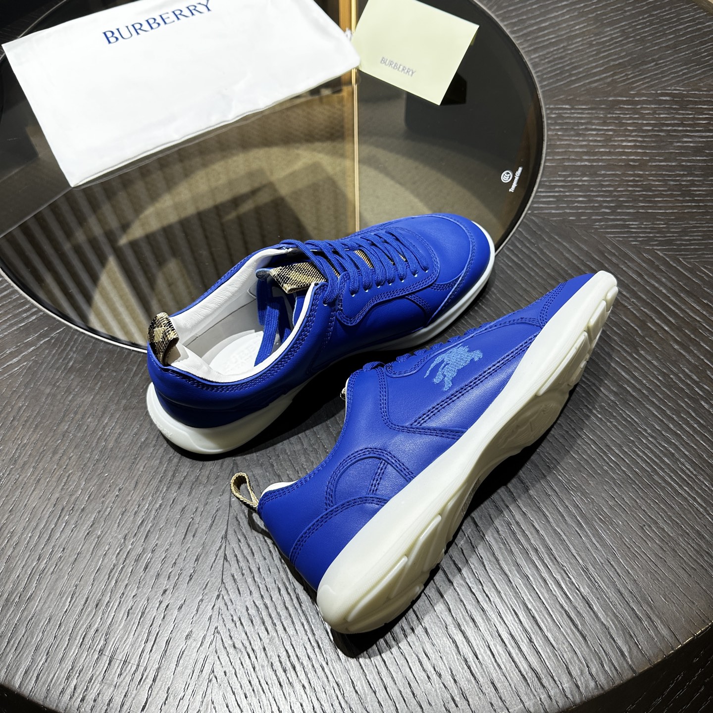 Burberry Leather Matrix Sneakers Zapatillas de la colección de Alta Costura que debutó en la pasarel