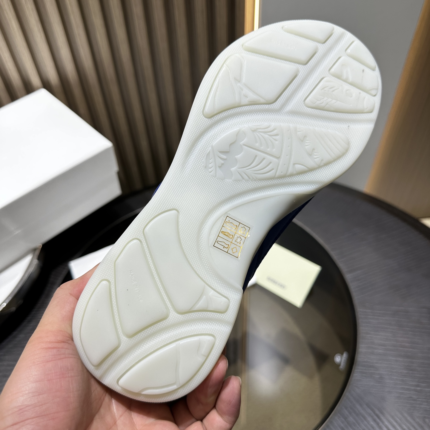 Burberry Leather Matrix Sneakers Zapatillas de la colección de Alta Costura que debutó en la pasarel