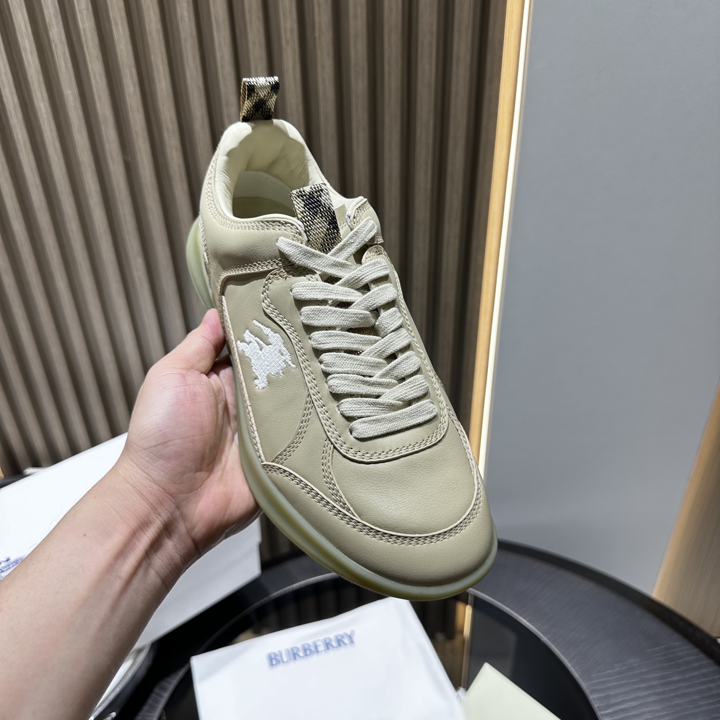Burberry Leather Matrix Sneakers Zapatillas de la colección de Alta Costura que debutó en la pasarel