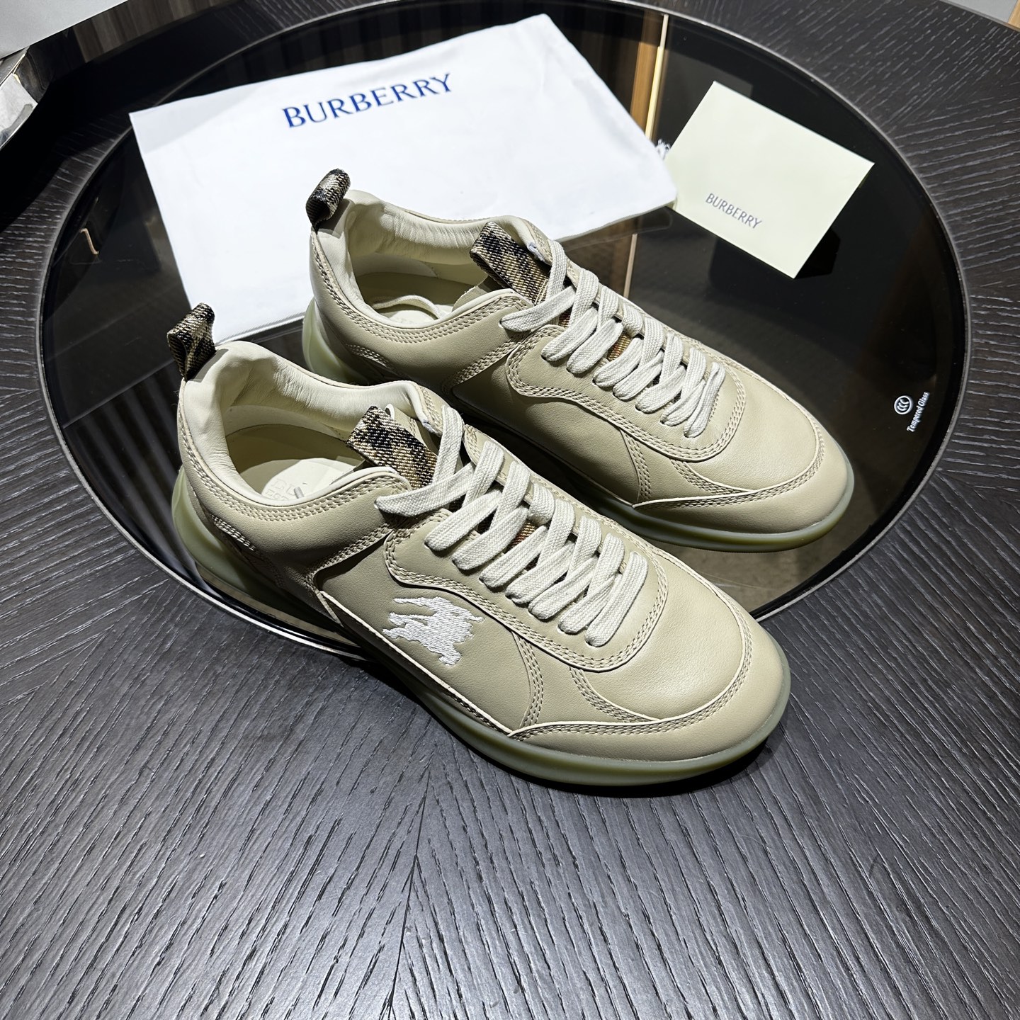 Burberry Leather Matrix Sneakers Zapatillas de la colección de Alta Costura que debutó en la pasarel