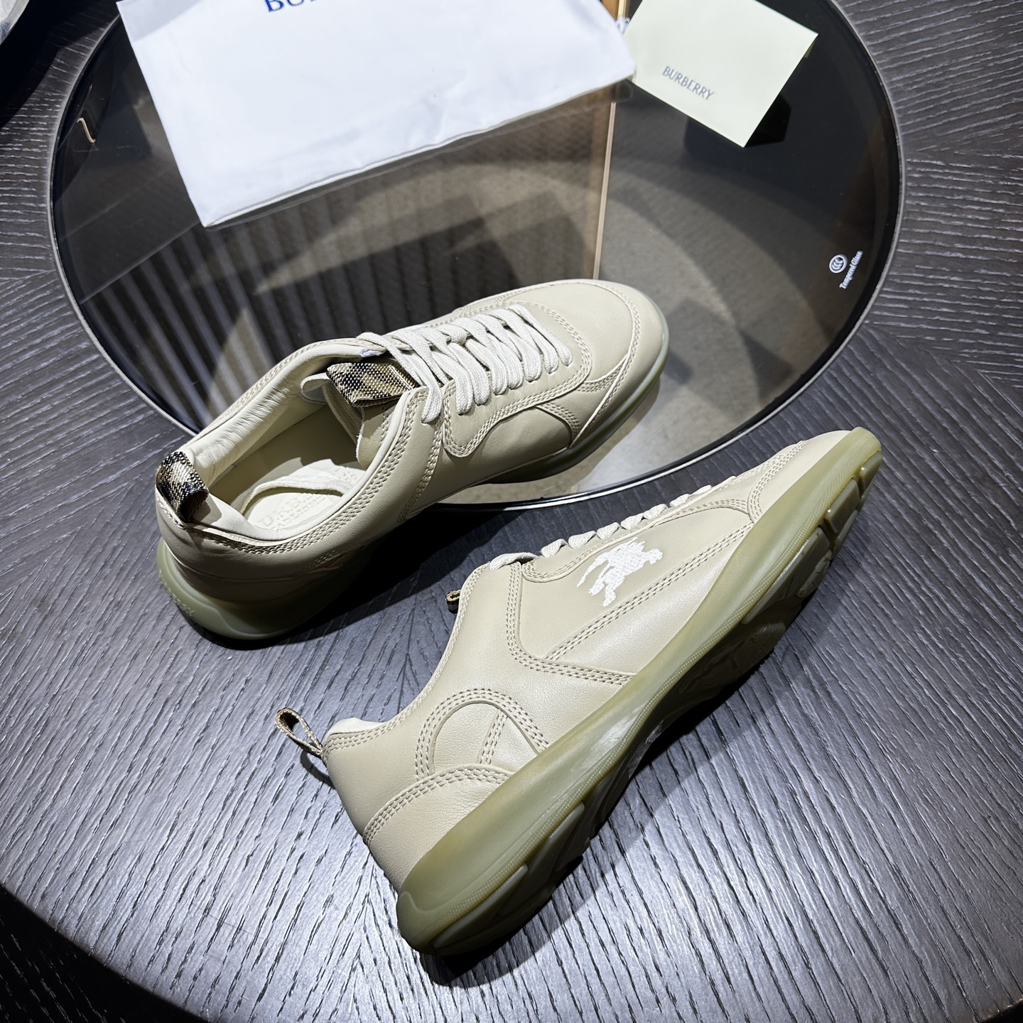 Burberry Leather Matrix Sneakers Zapatillas de la colección de Alta Costura que debutó en la pasarel