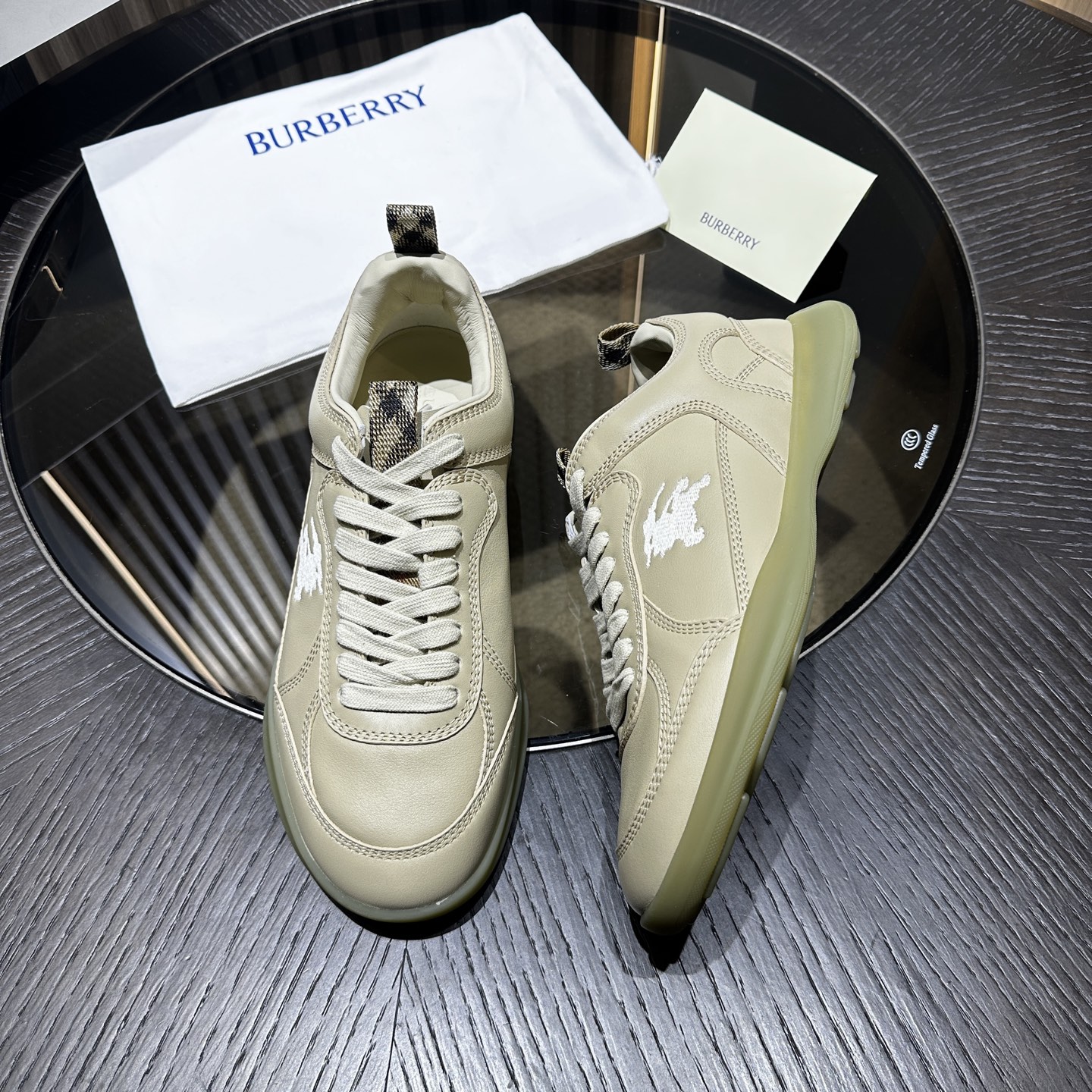 Burberry Leather Matrix Sneakers Zapatillas de la colección de Alta Costura que debutó en la pasarel