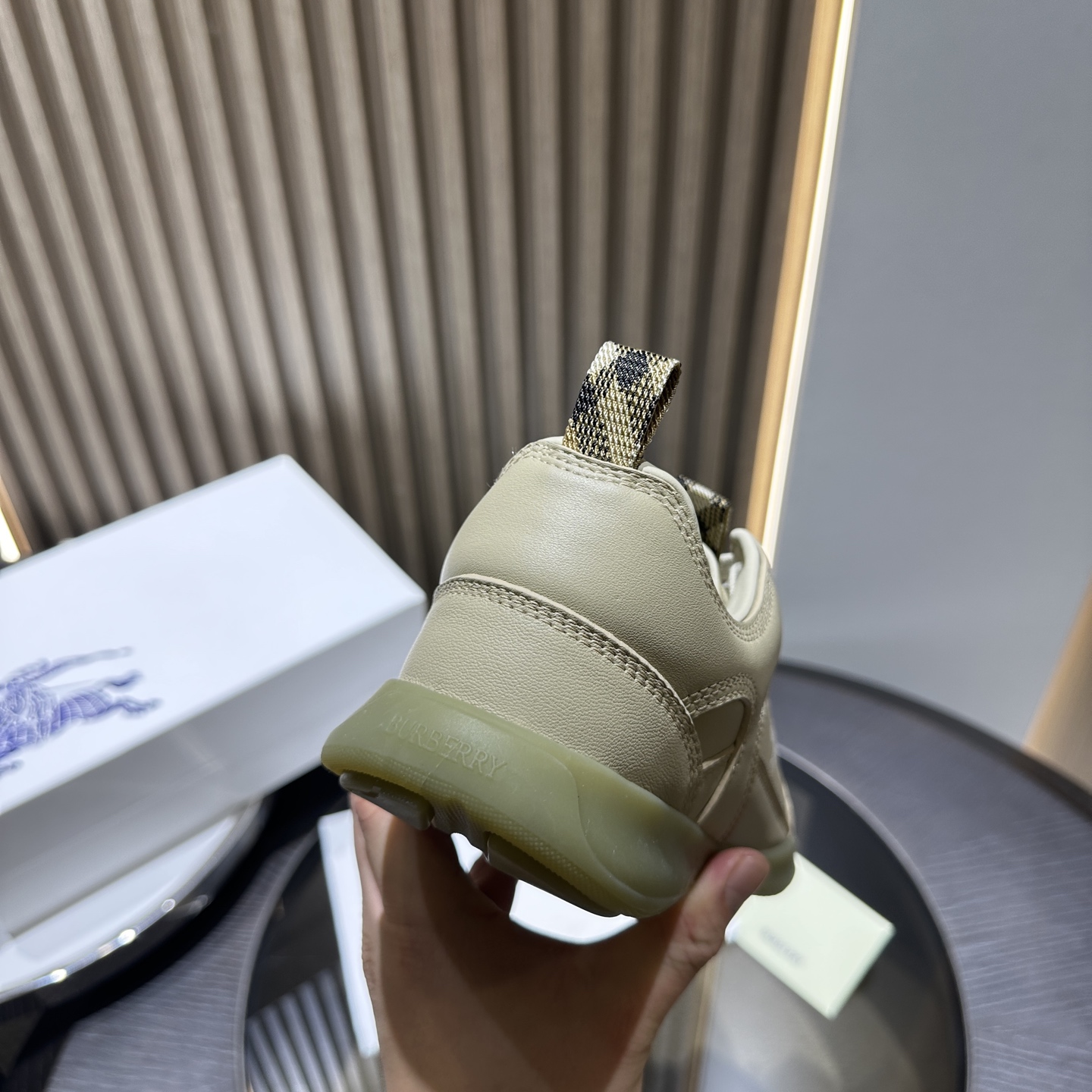 Burberry Leather Matrix Sneakers Zapatillas de la colección de Alta Costura que debutó en la pasarel