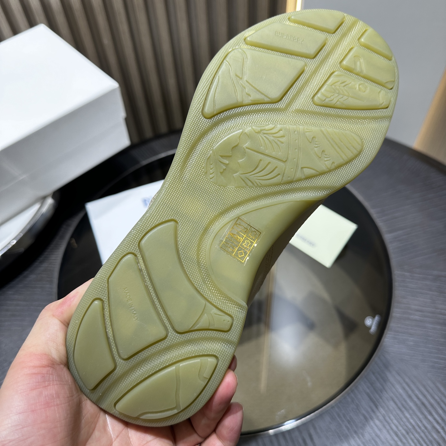 Burberry Leather Matrix Sneakers Zapatillas de la colección de Alta Costura que debutó en la pasarel