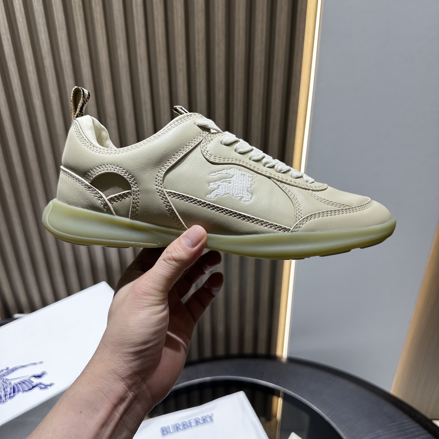 Burberry Leather Matrix Sneakers Zapatillas de la colección de Alta Costura que debutó en la pasarel