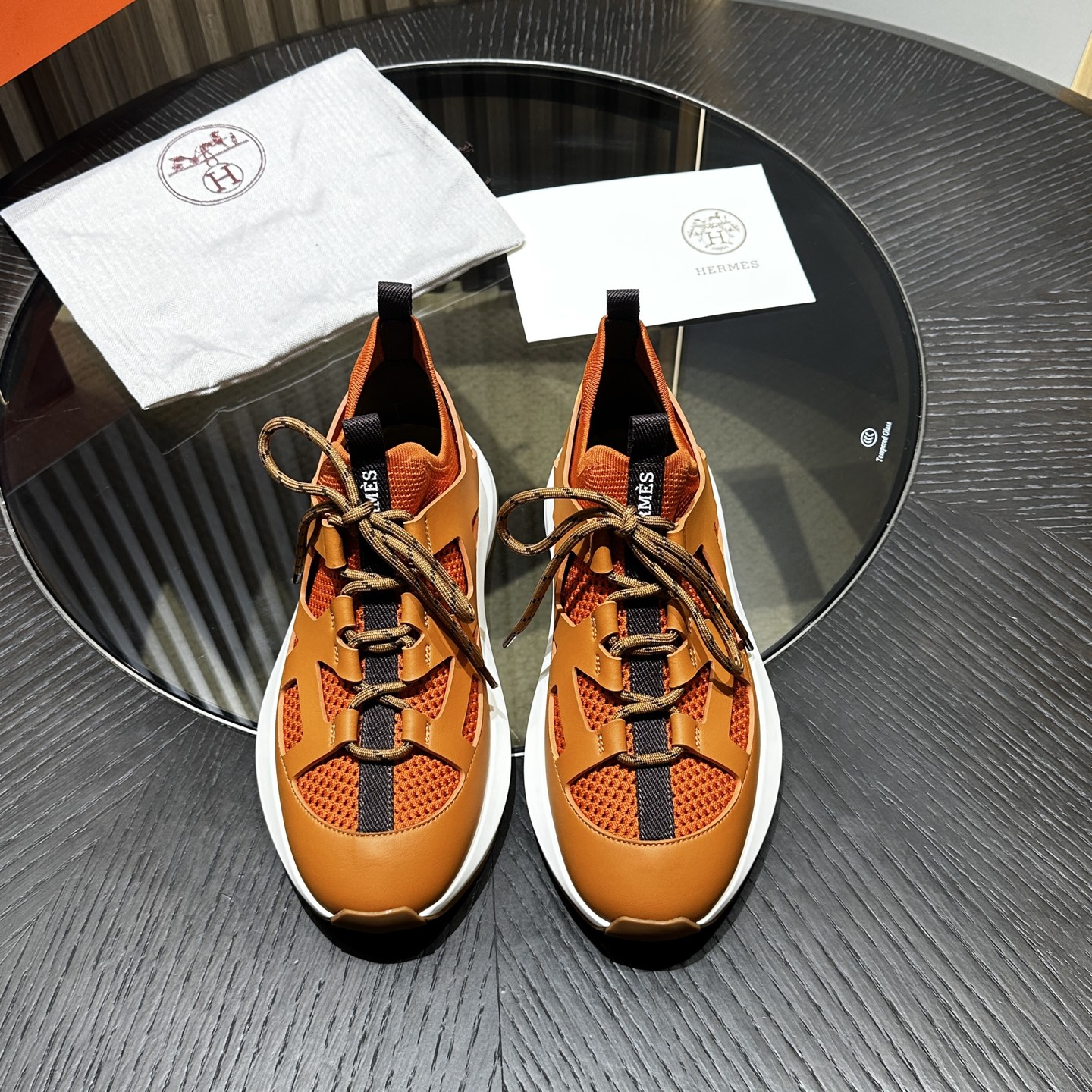 NO:348783,Hermès Katana sneakers knitted and calfskin sneakers with geometric hollow details. Lightweight and oversized sole creates a modern sporty style. Sole height 4.3 cm Size 39-44 (38.45 custom made),,,hermes,sneakers,cowhide19860909Hermès Katana运动鞋 针织和小牛皮运动鞋,饰有几何镂空细节. 轻盈超大鞋底,打造现代运动风格. 鞋底高度4.3厘米 Size 39-44(38.45订做),,,hermes,sneakers,cowhide,Men's shoes